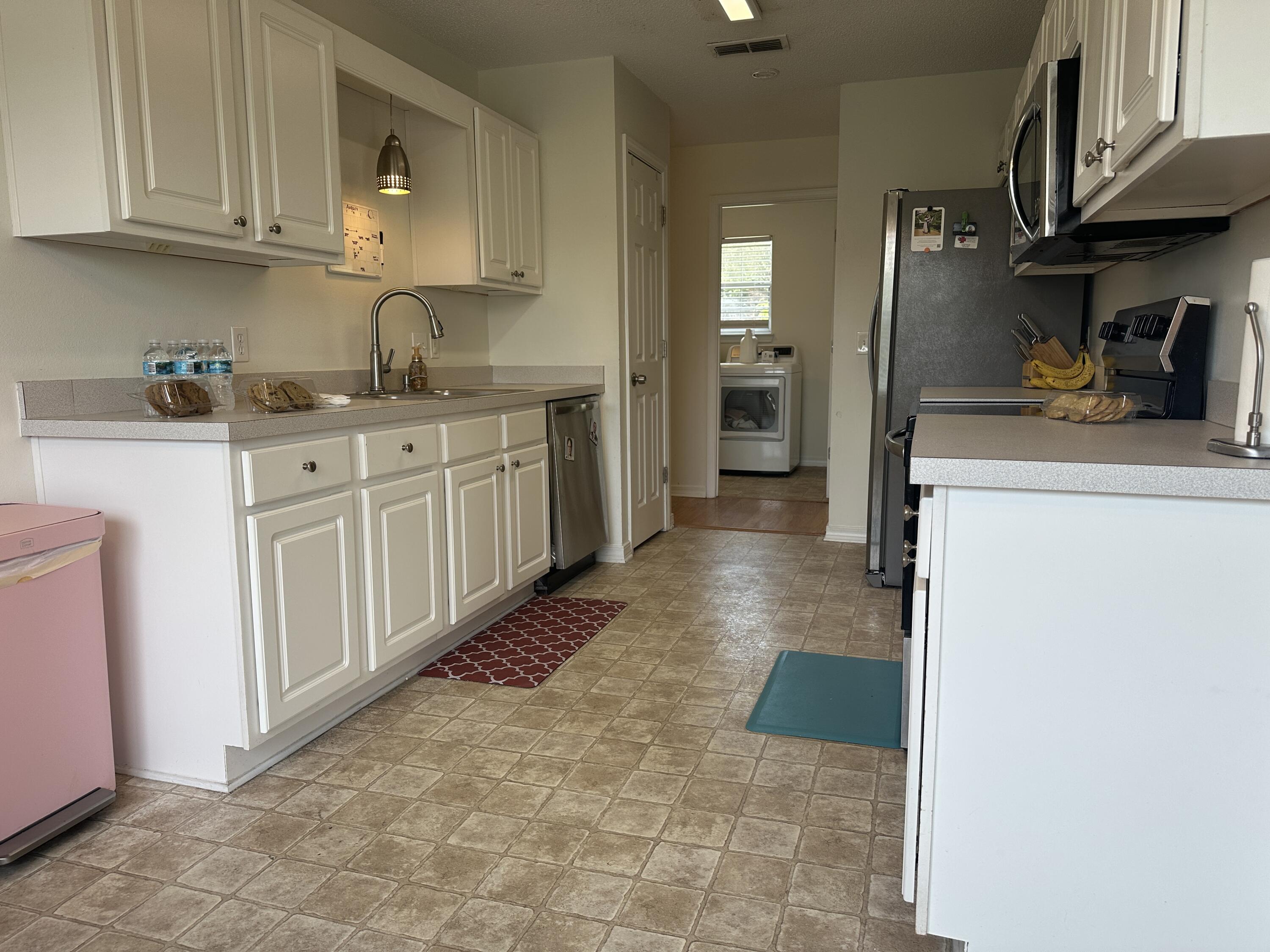 COUNTRYVIEW ESTATES 10TH ADDN - Residential
