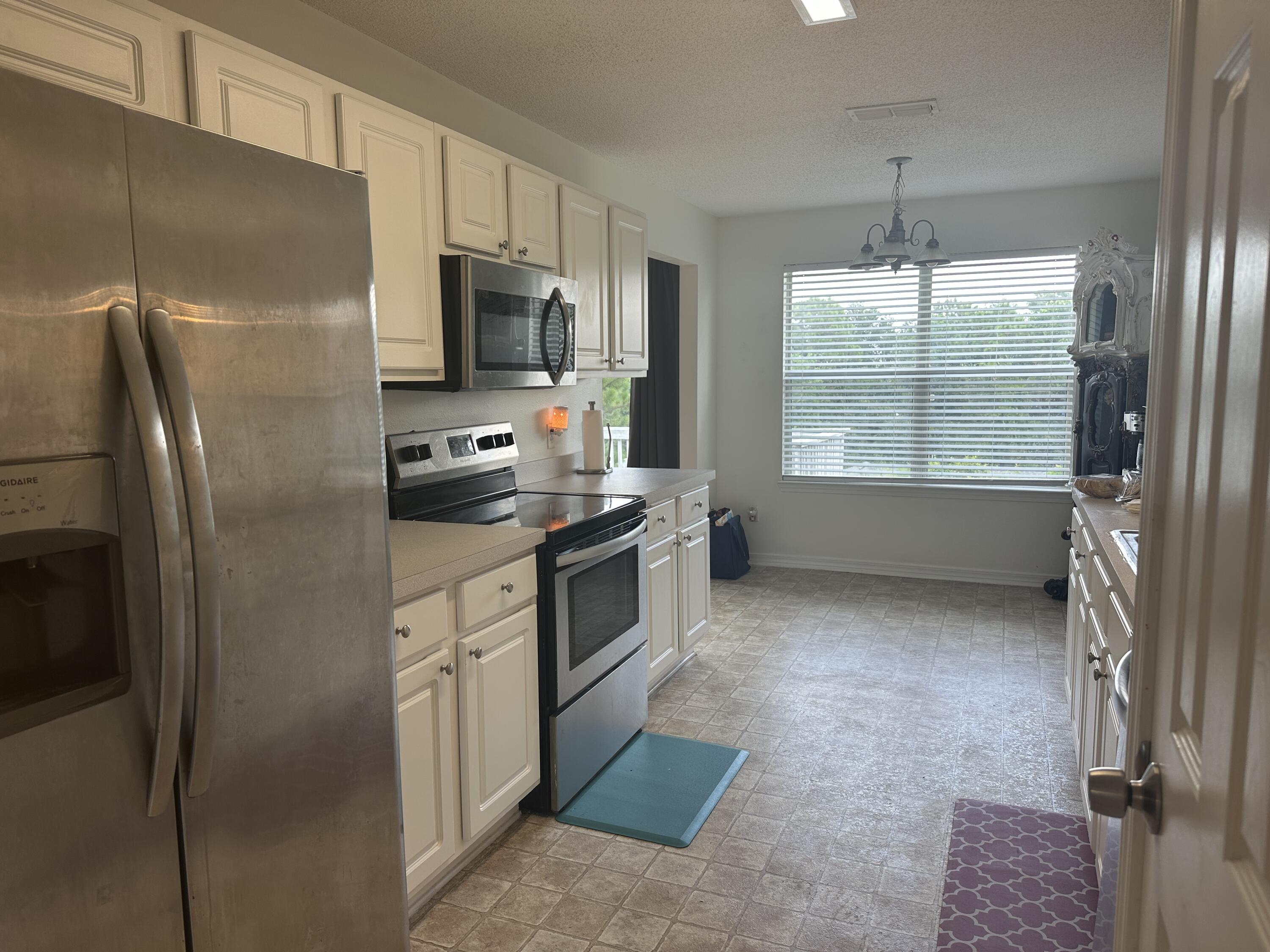 COUNTRYVIEW ESTATES 10TH ADDN - Residential
