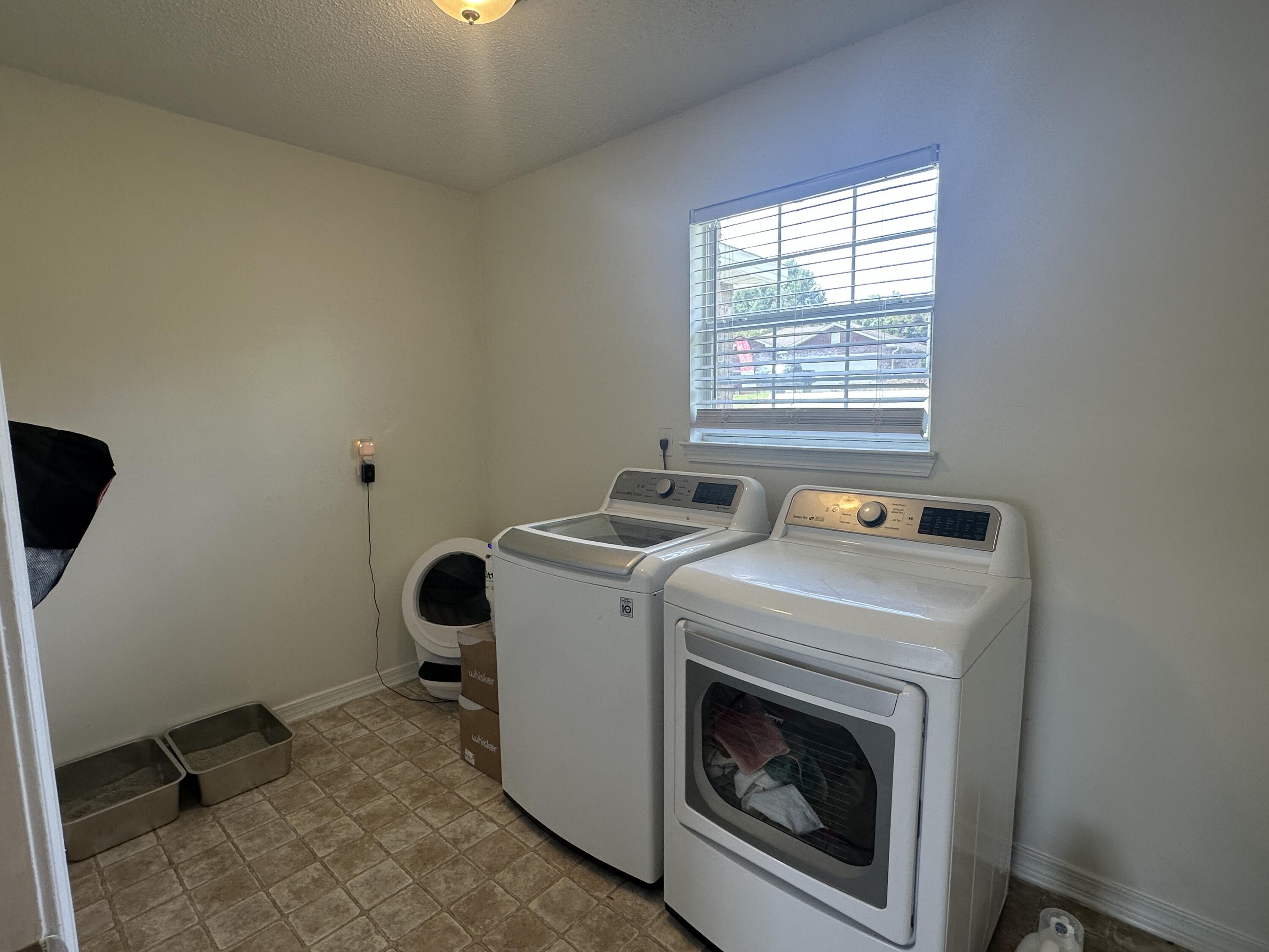 COUNTRYVIEW ESTATES 10TH ADDN - Residential