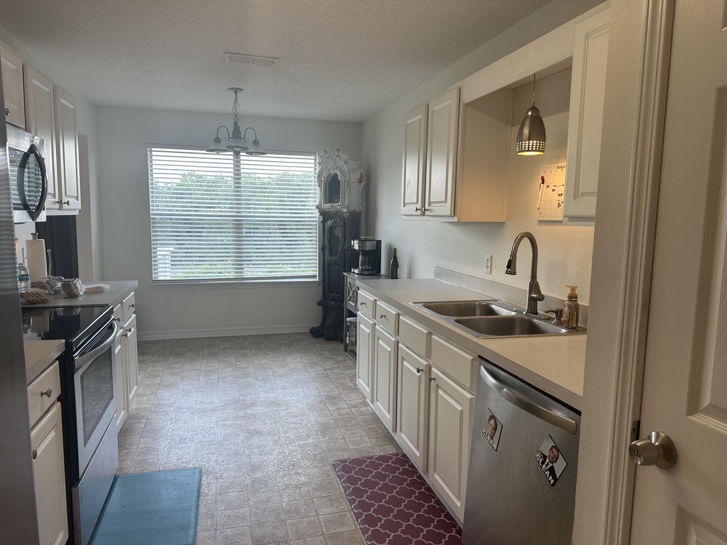 COUNTRYVIEW ESTATES 10TH ADDN - Residential