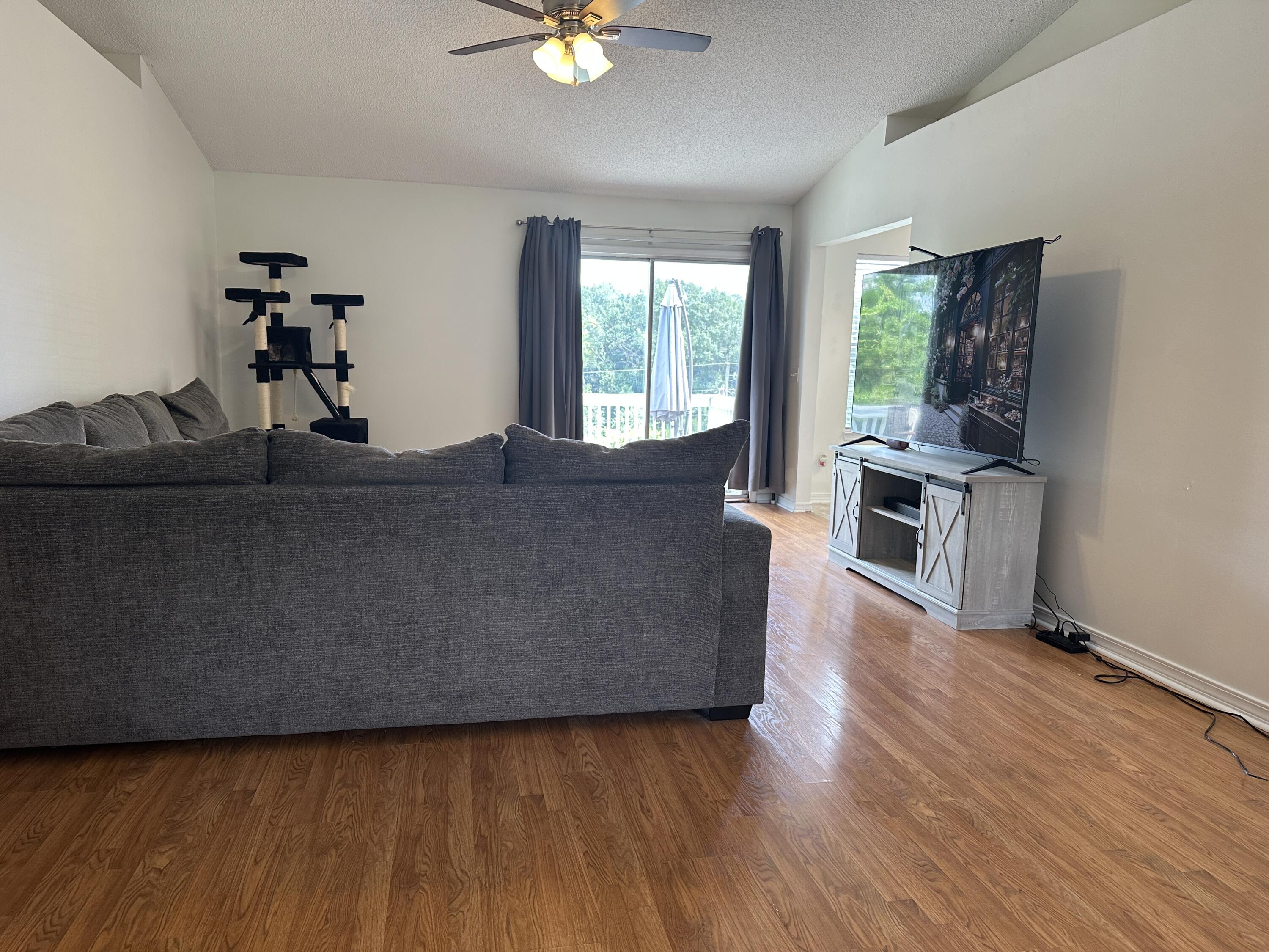 COUNTRYVIEW ESTATES 10TH ADDN - Residential