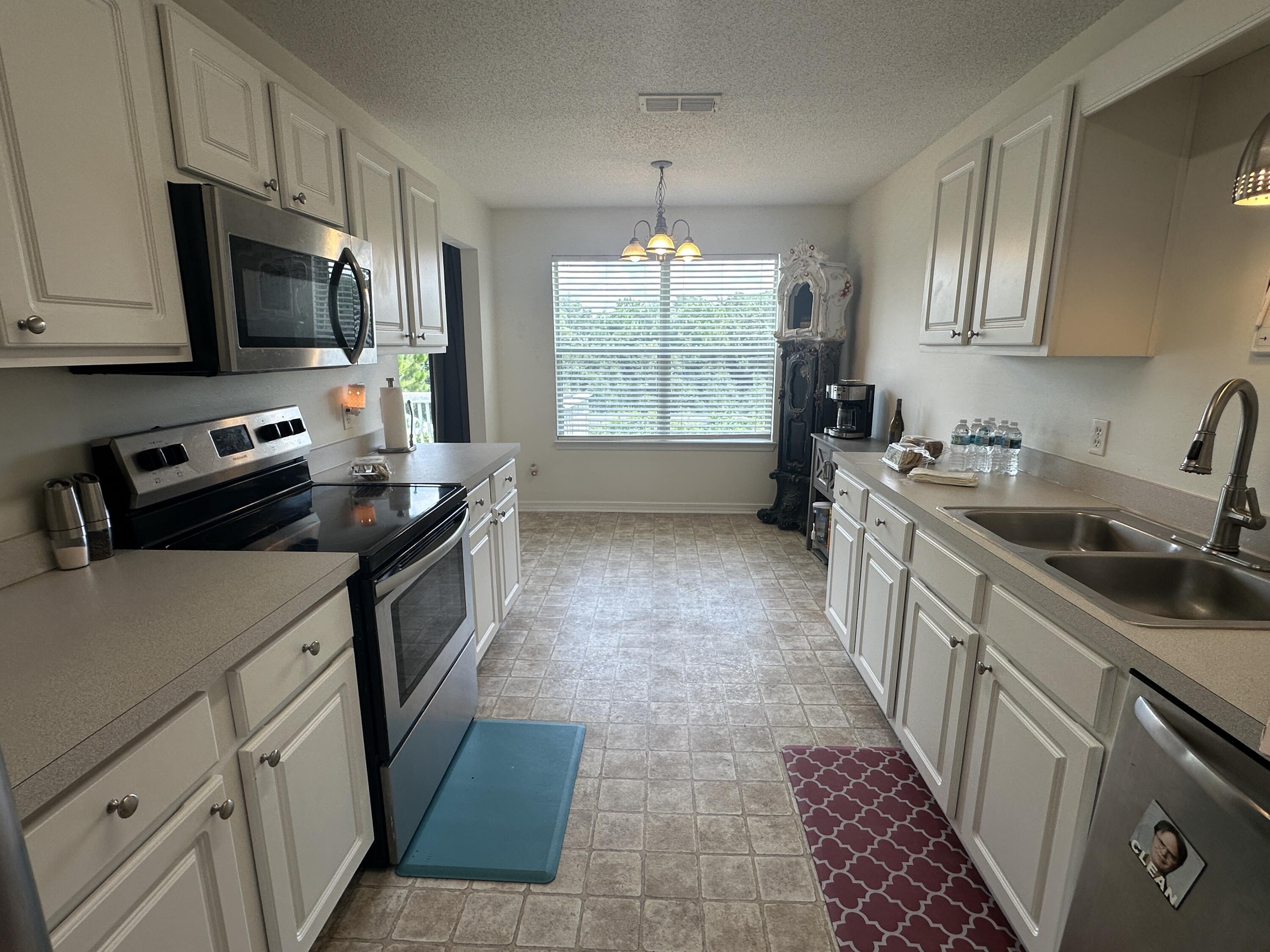 COUNTRYVIEW ESTATES 10TH ADDN - Residential