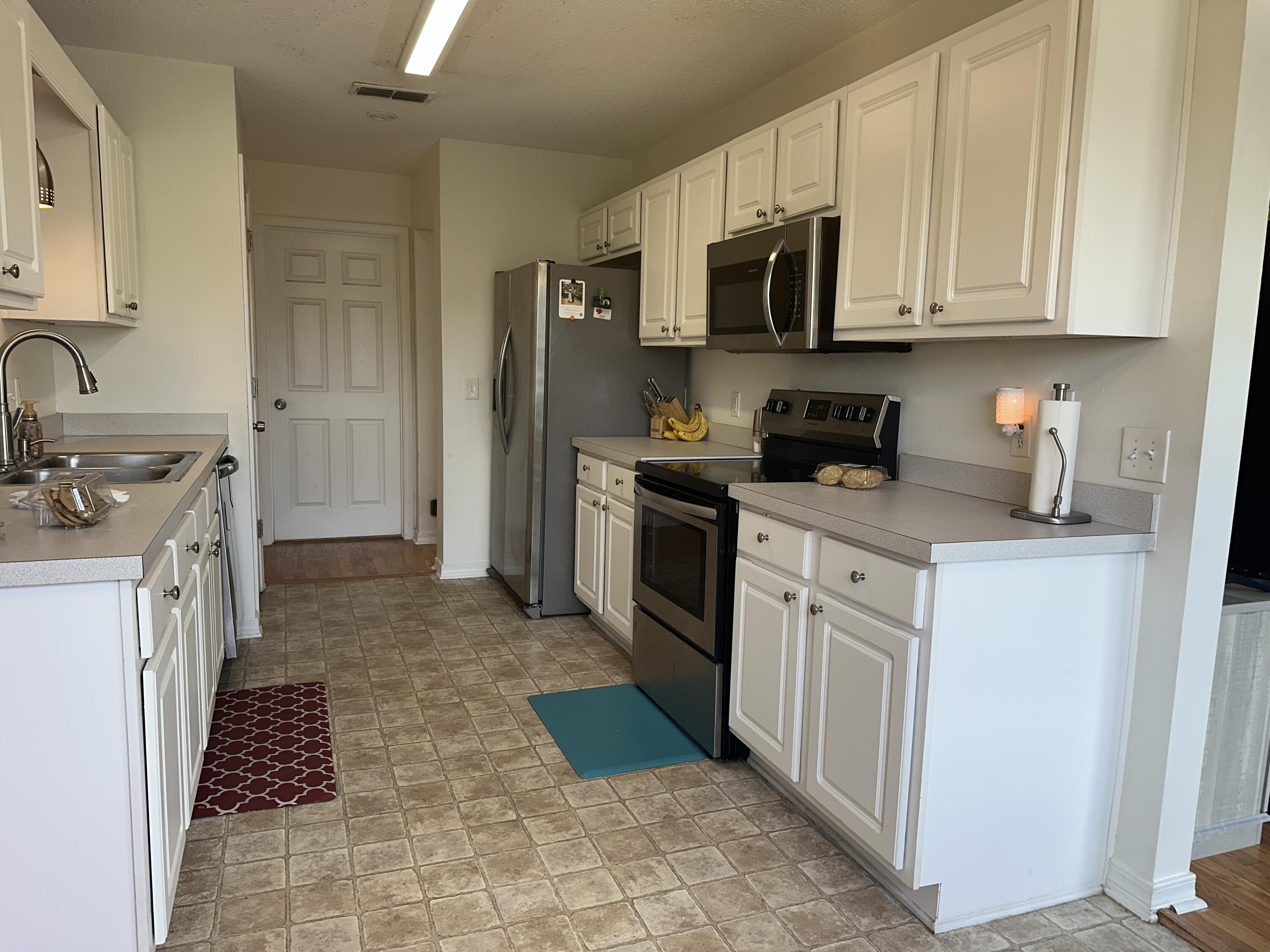 COUNTRYVIEW ESTATES 10TH ADDN - Residential