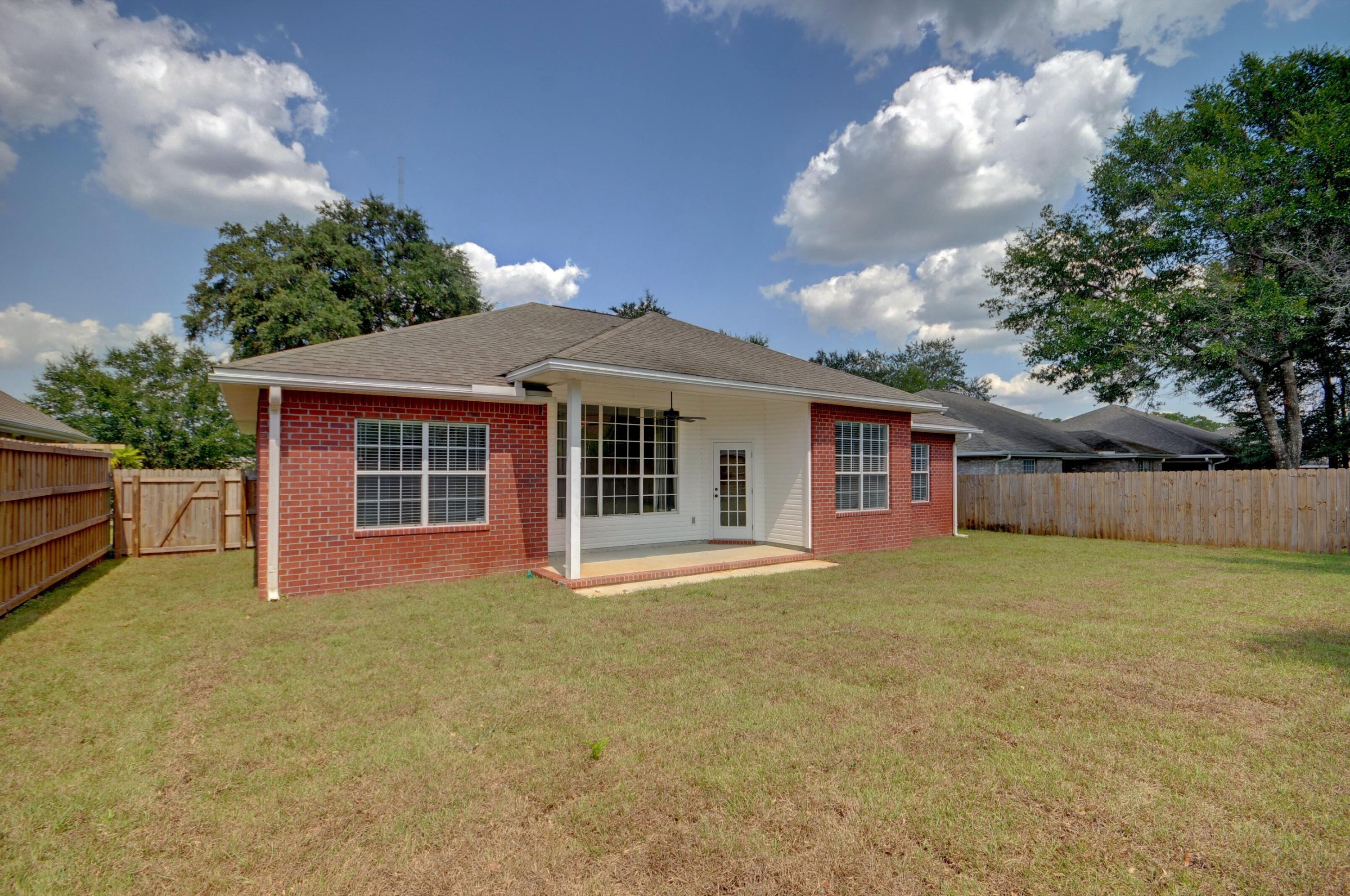 CEDAR LAKE - Residential