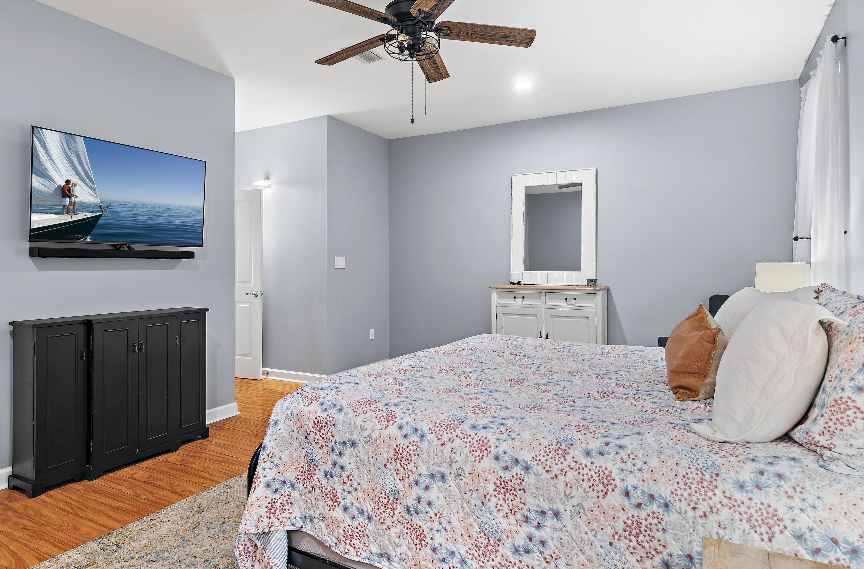 CRYSTAL LAKE - Residential