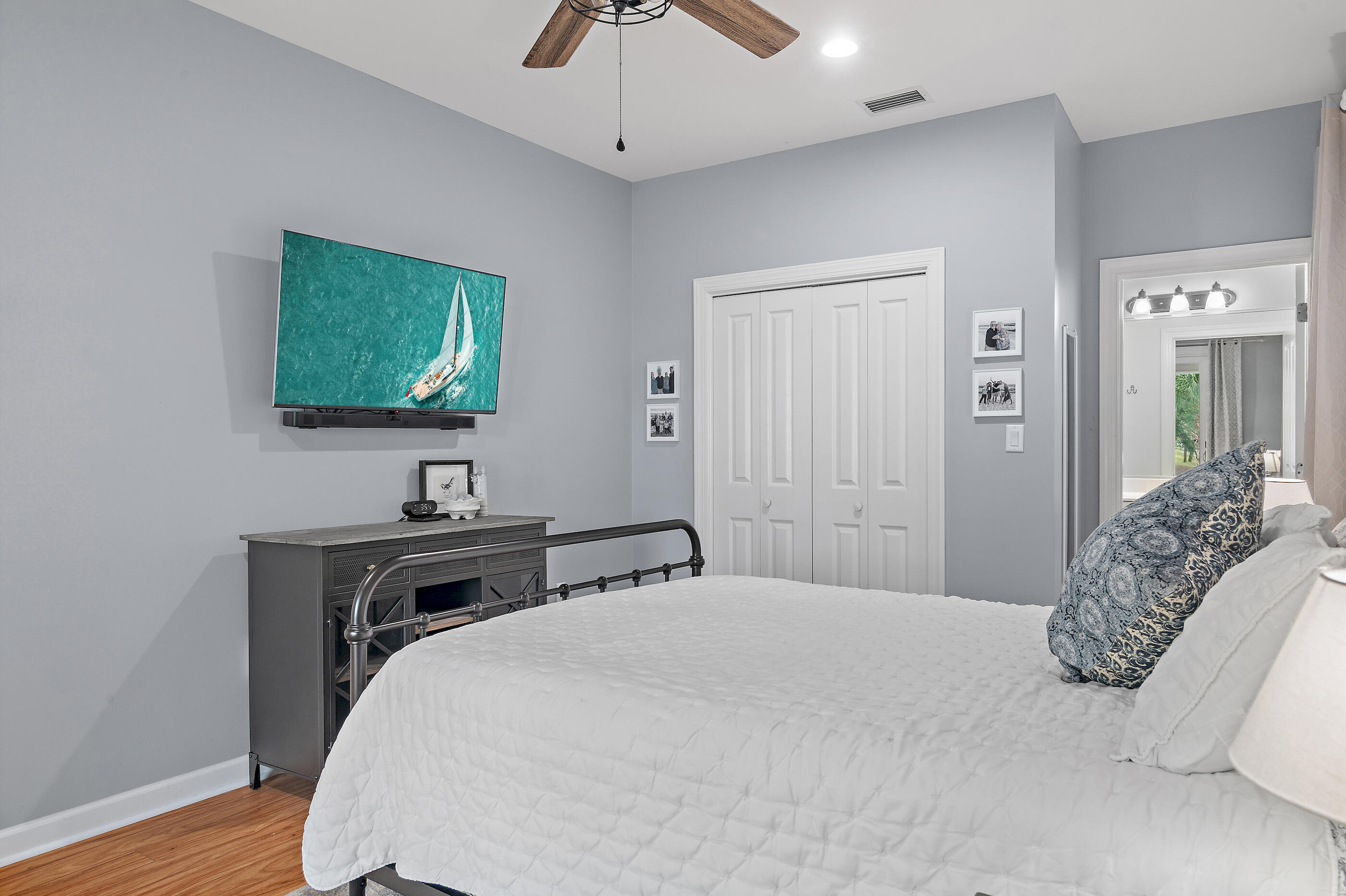 CRYSTAL LAKE - Residential