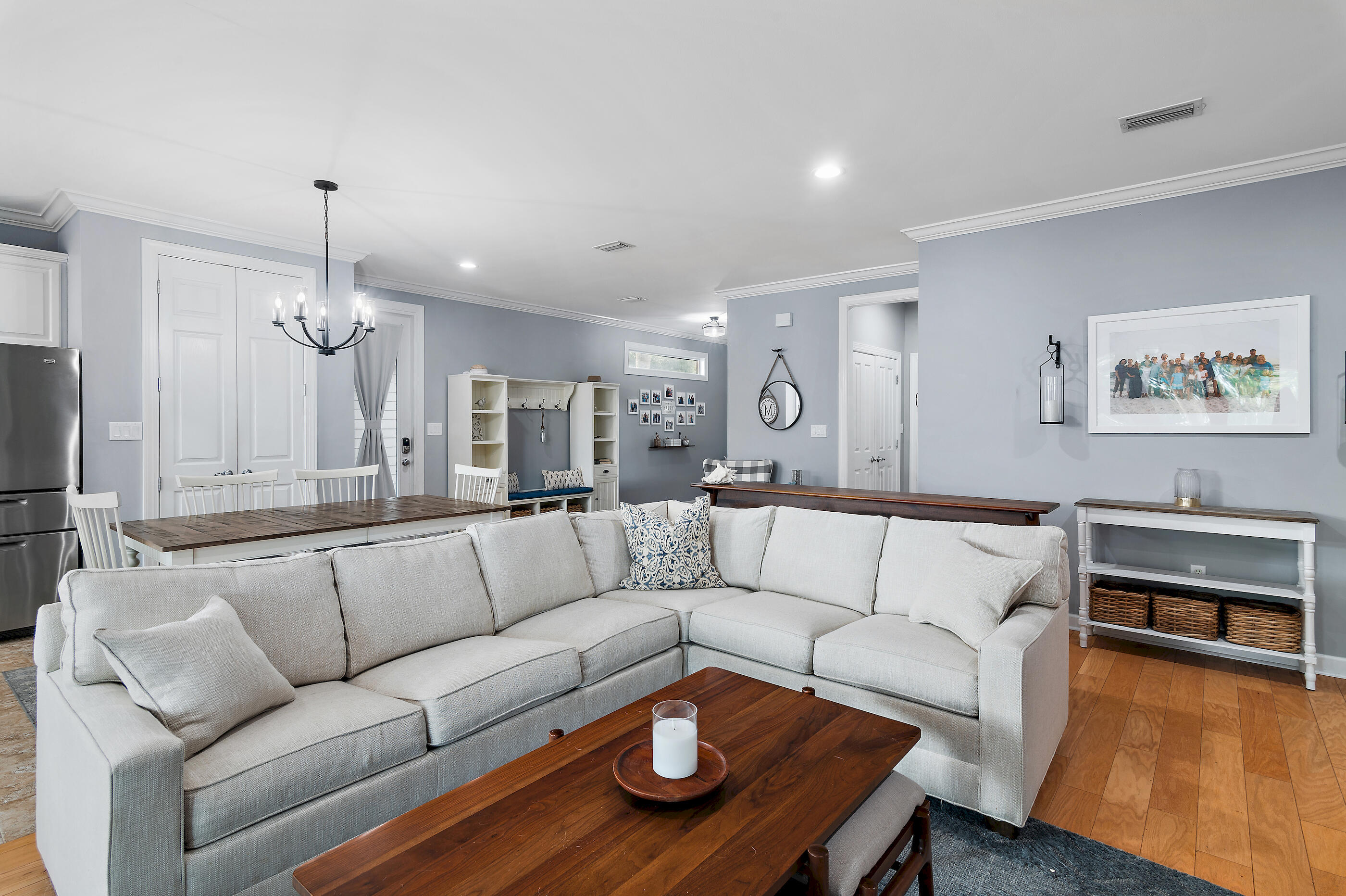 CRYSTAL LAKE - Residential