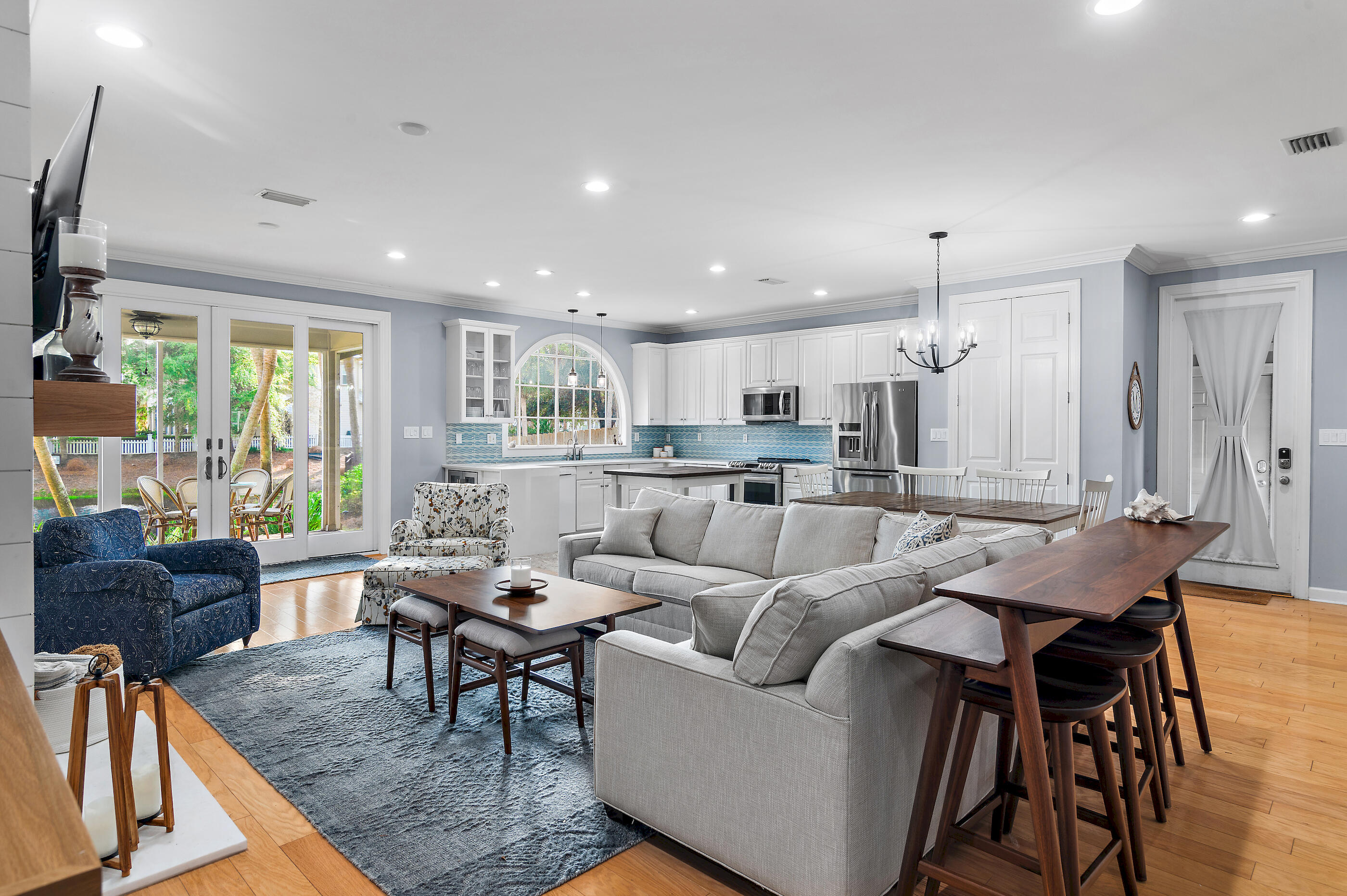 CRYSTAL LAKE - Residential