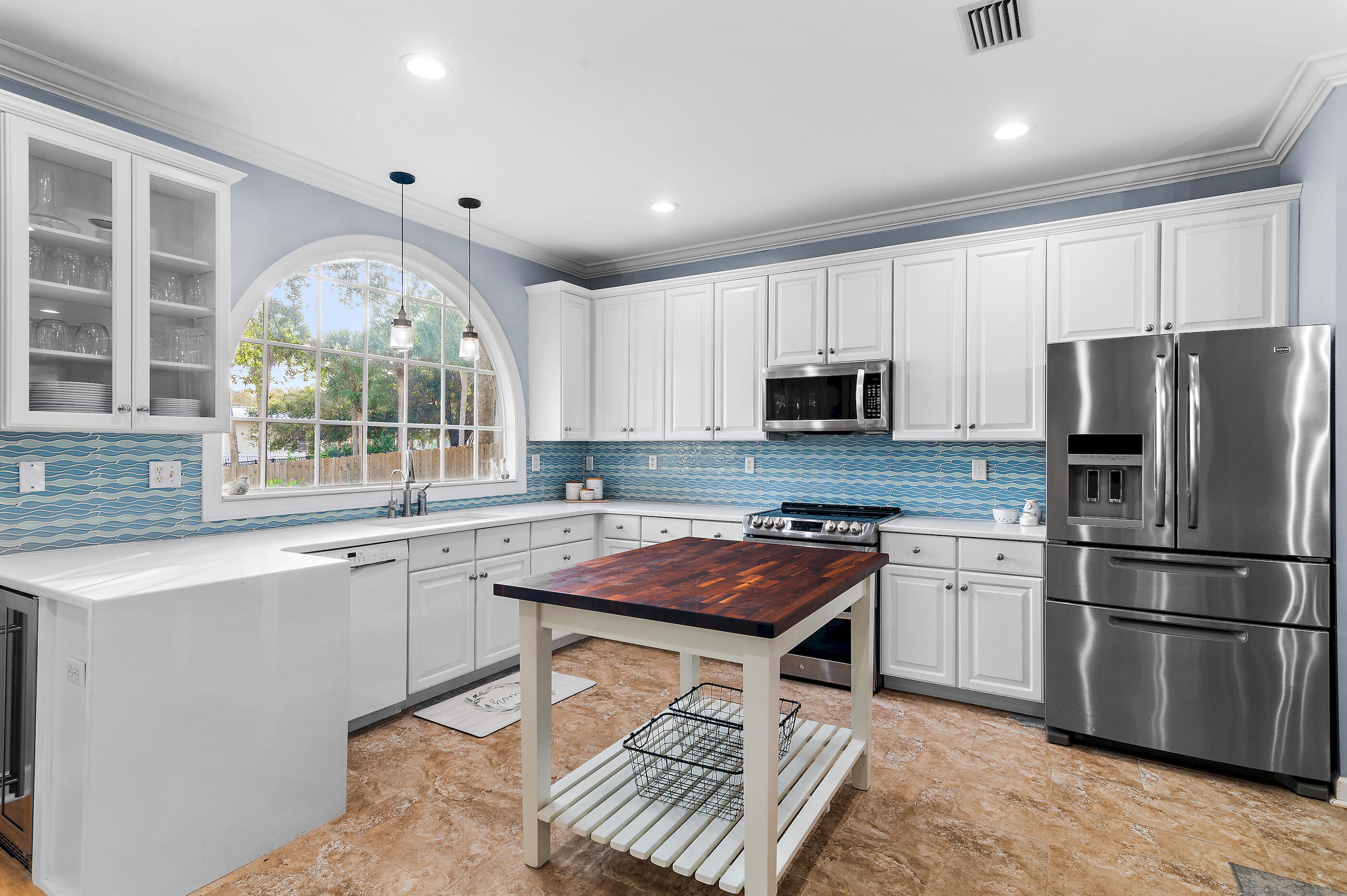 CRYSTAL LAKE - Residential