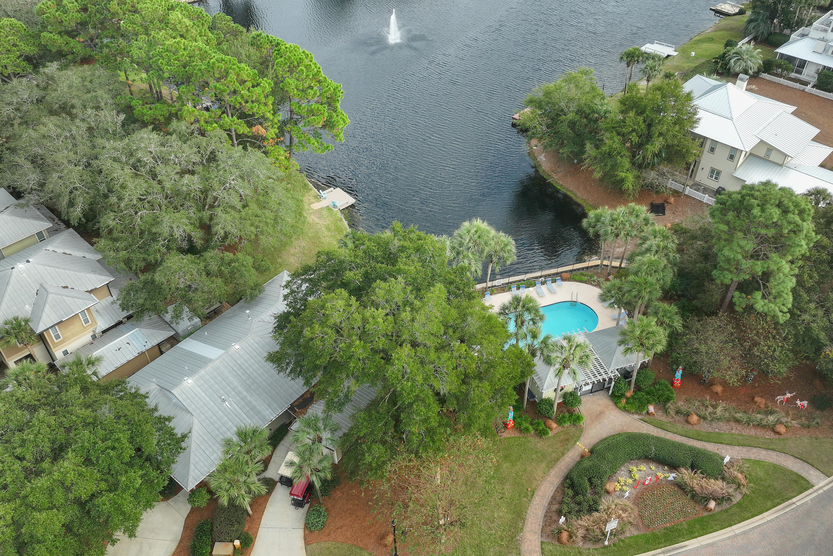 CRYSTAL LAKE - Residential