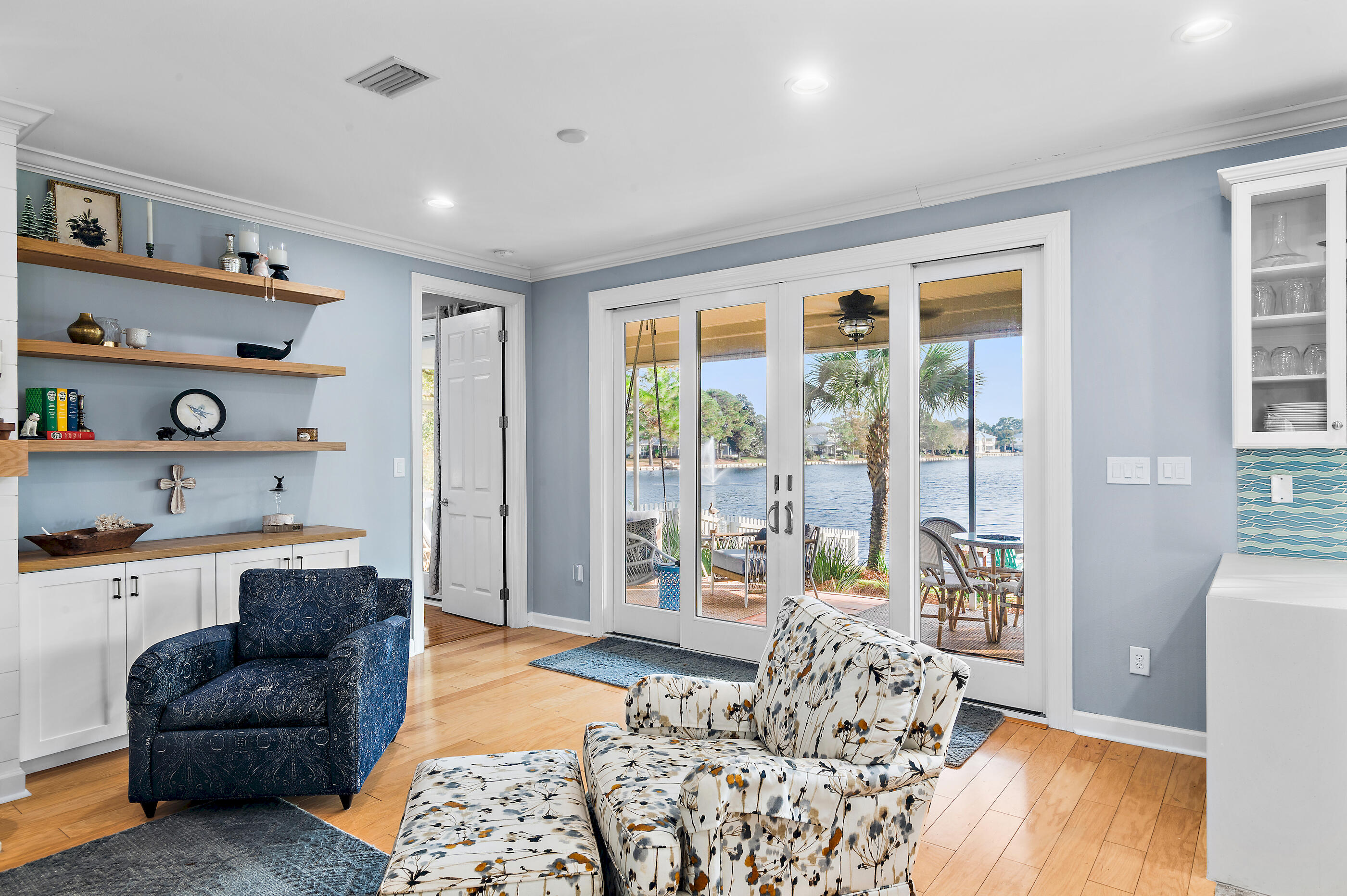 CRYSTAL LAKE - Residential