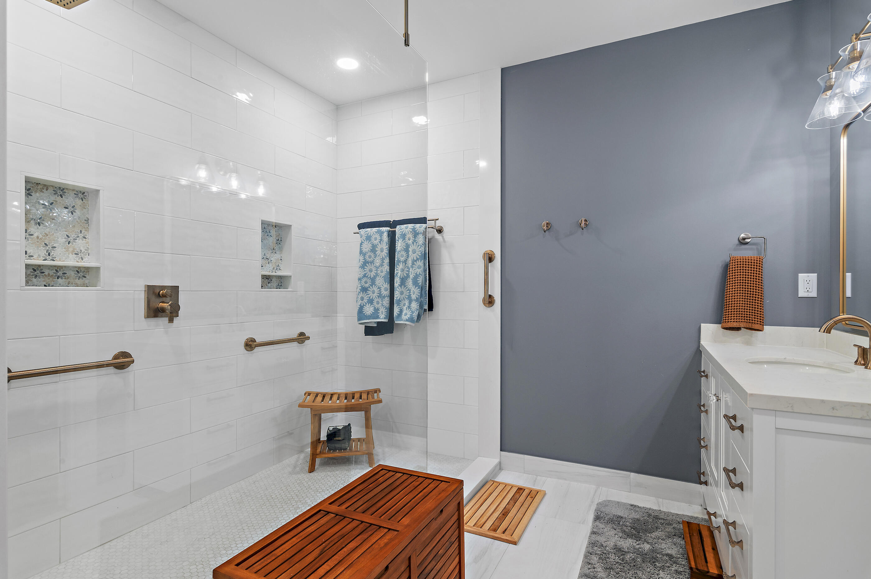 CRYSTAL LAKE - Residential