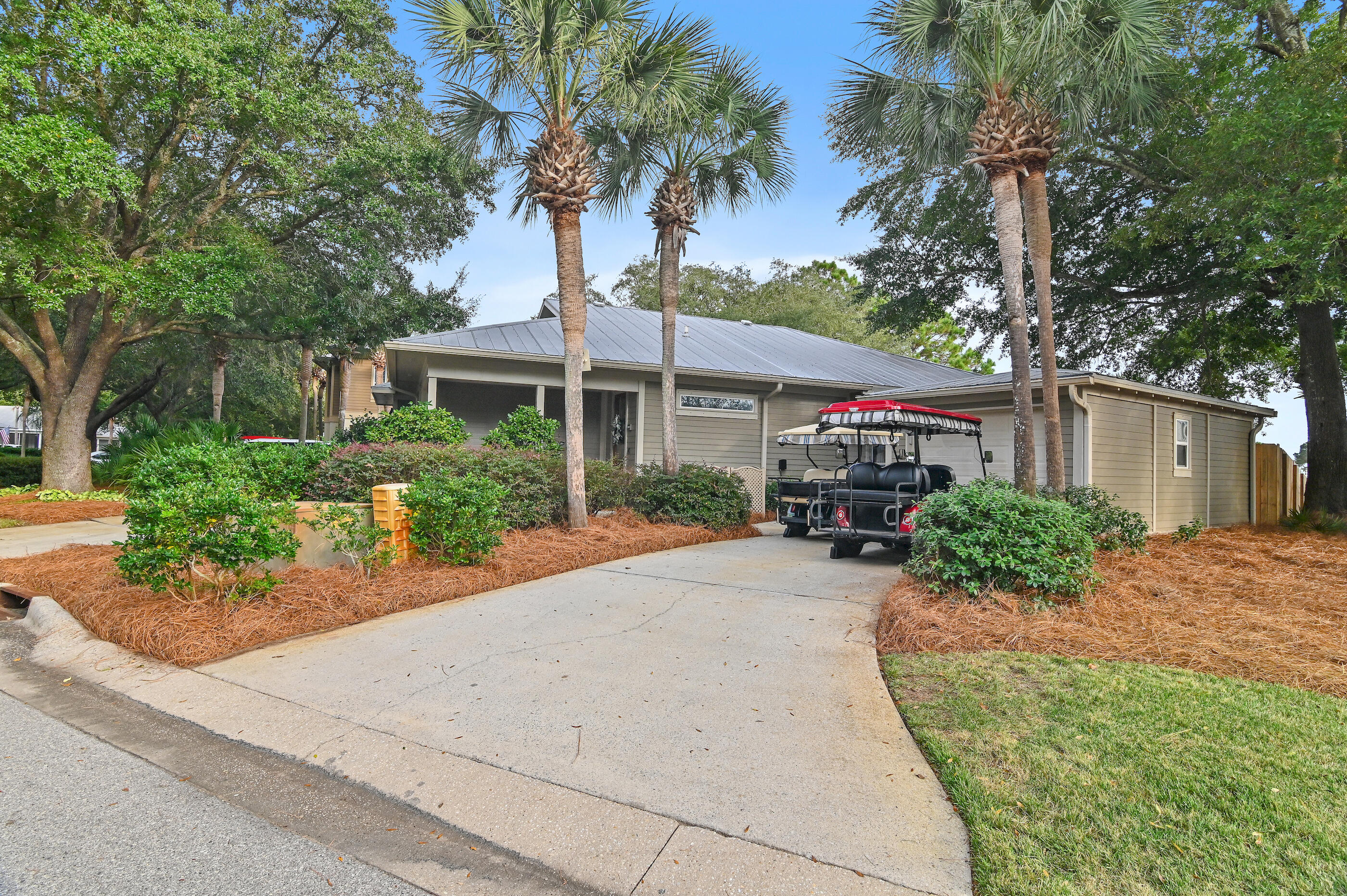 CRYSTAL LAKE - Residential