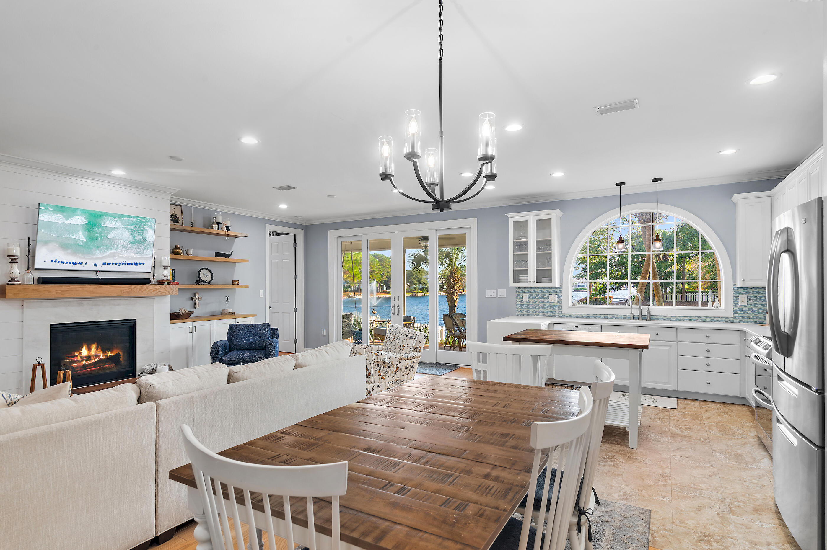 CRYSTAL LAKE - Residential