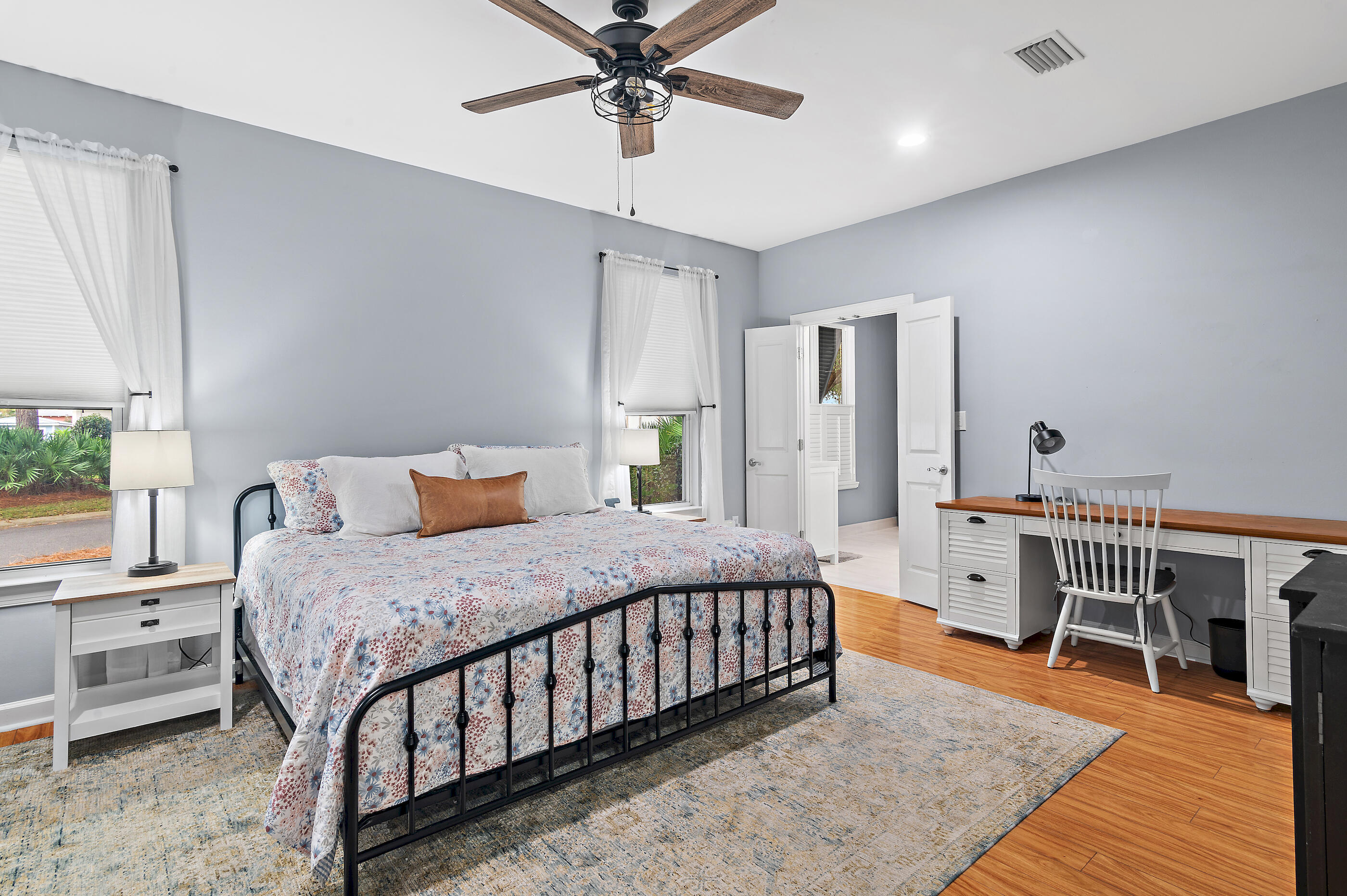 CRYSTAL LAKE - Residential