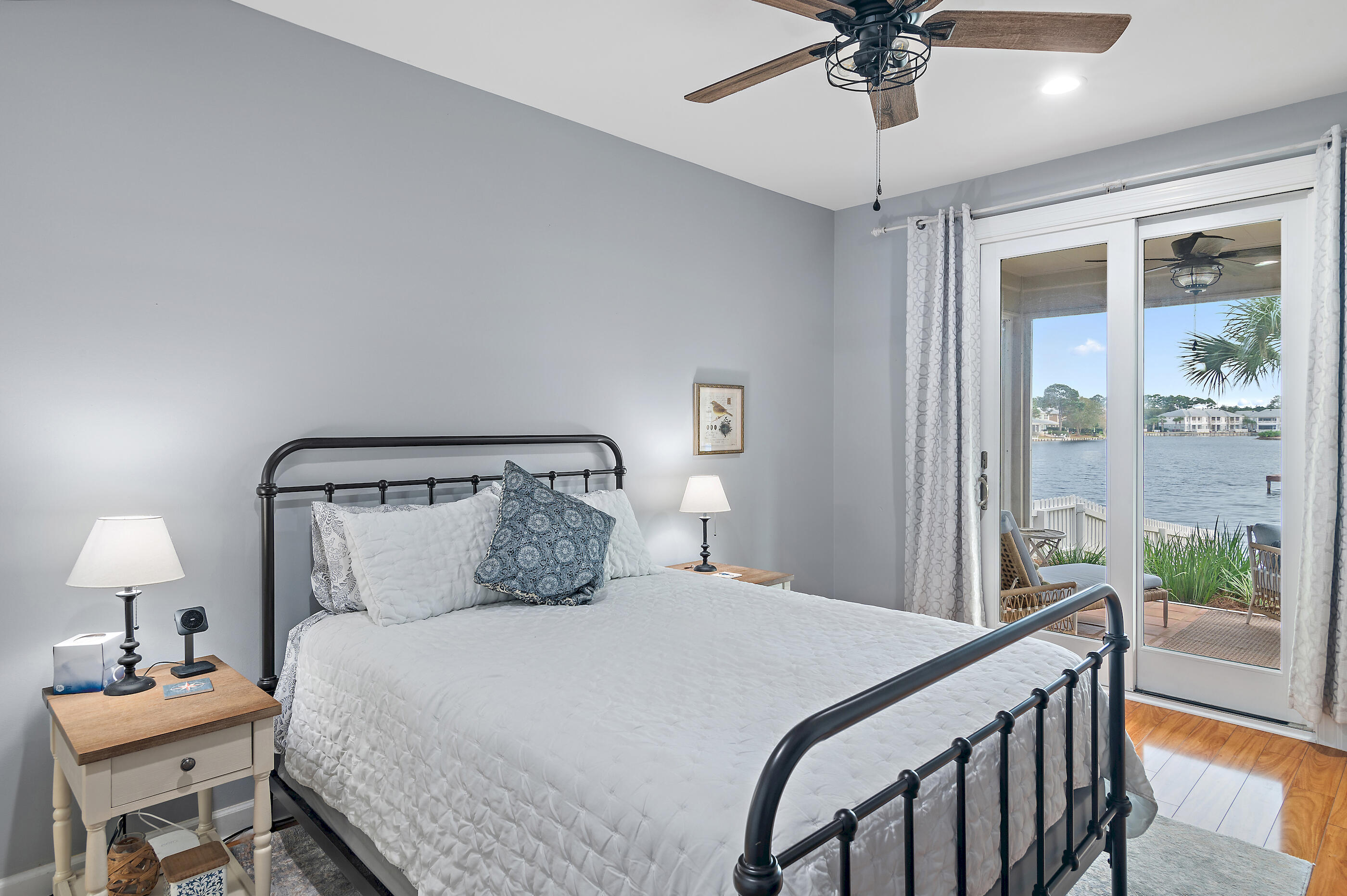 CRYSTAL LAKE - Residential