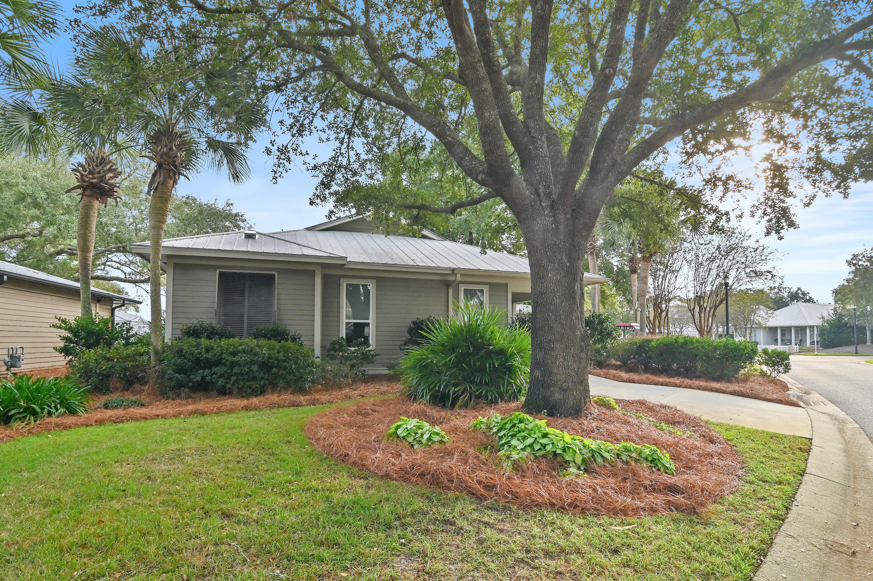 CRYSTAL LAKE - Residential