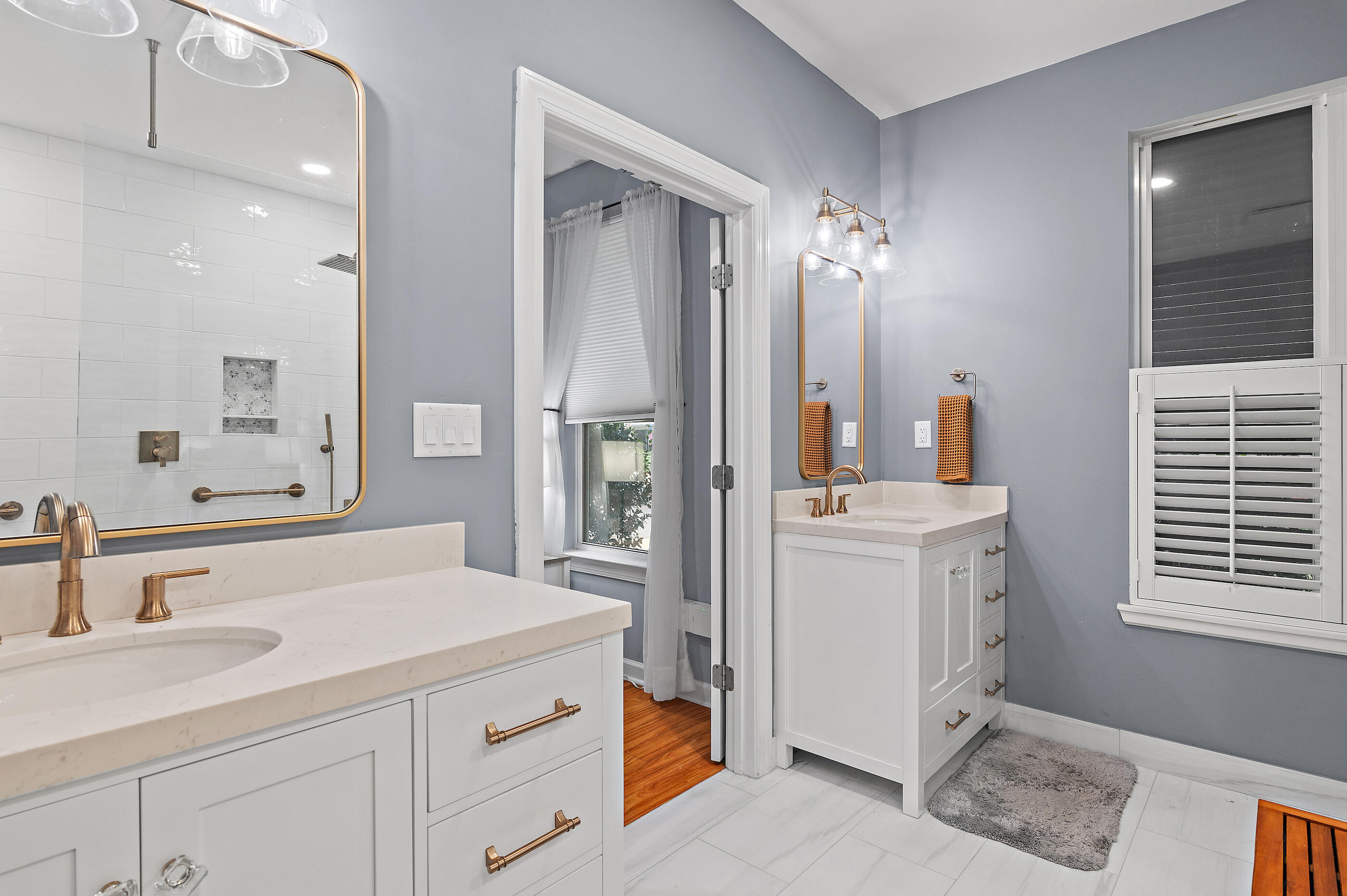 CRYSTAL LAKE - Residential