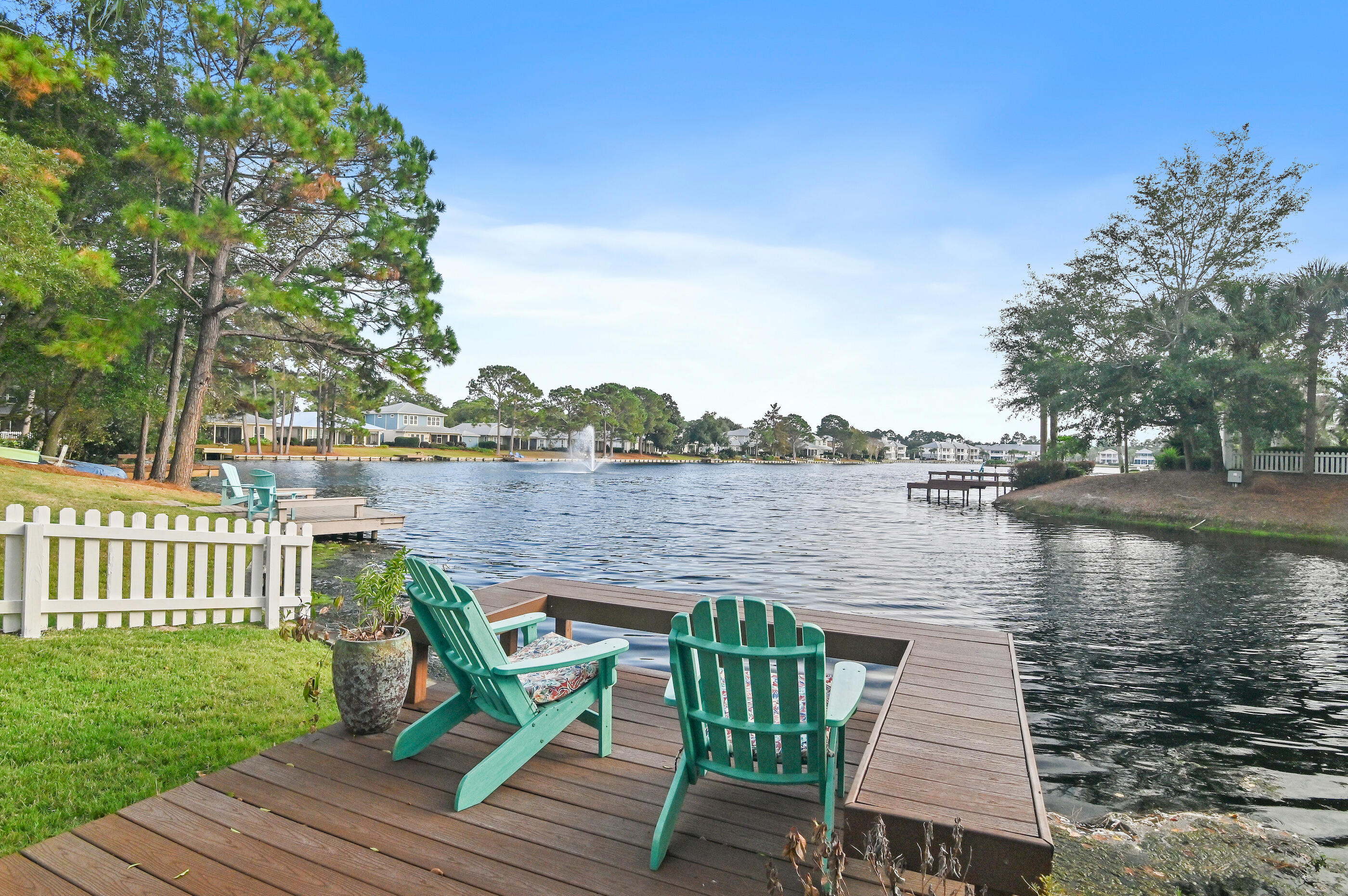 CRYSTAL LAKE - Residential