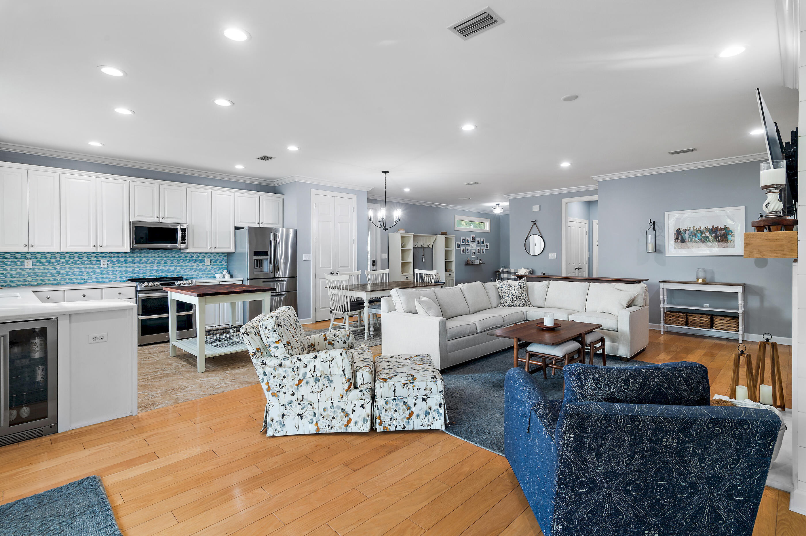 CRYSTAL LAKE - Residential