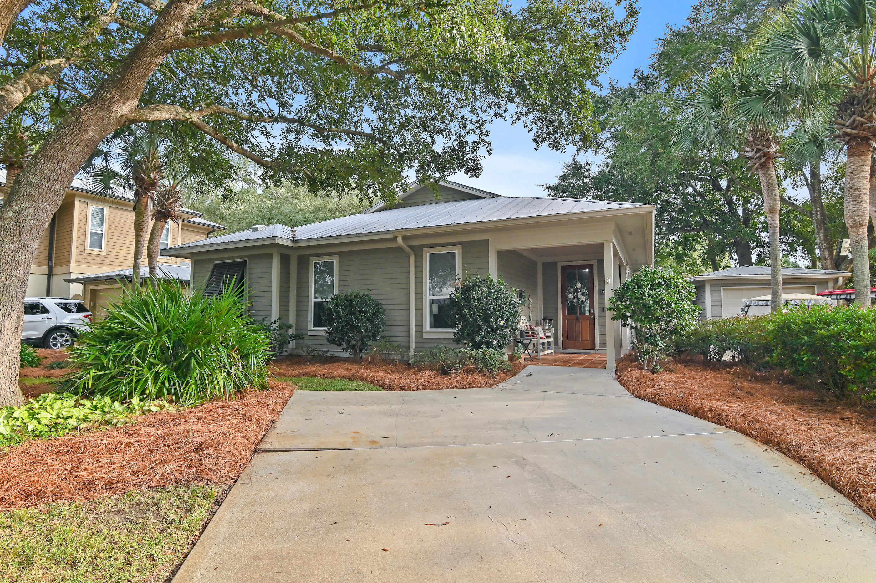 CRYSTAL LAKE - Residential