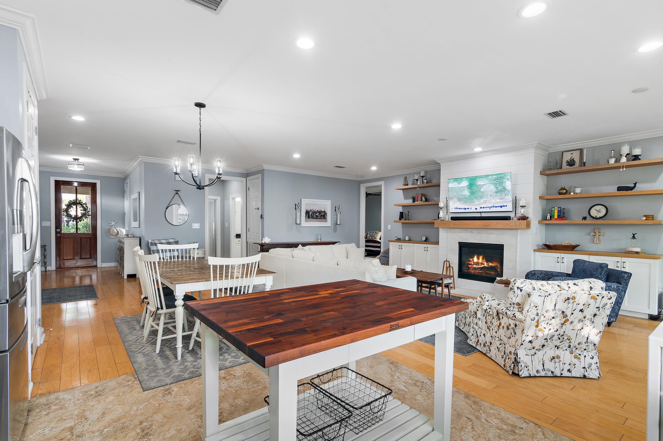 CRYSTAL LAKE - Residential