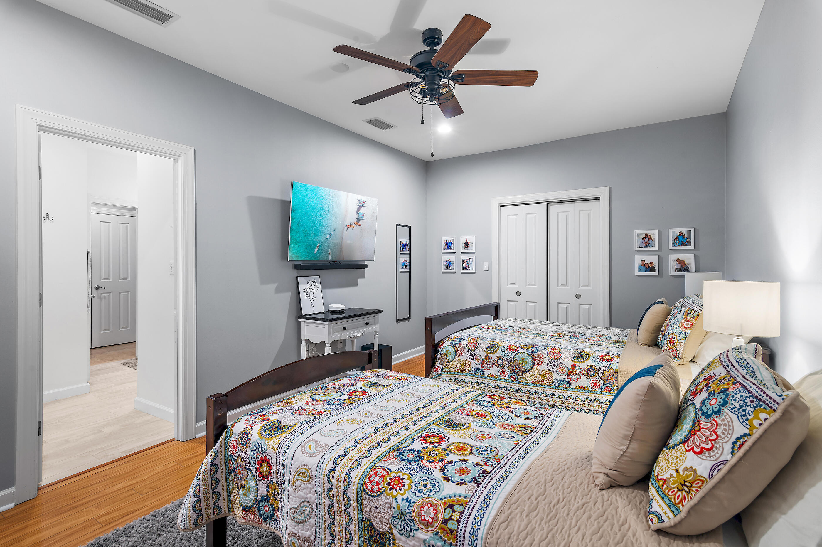 CRYSTAL LAKE - Residential