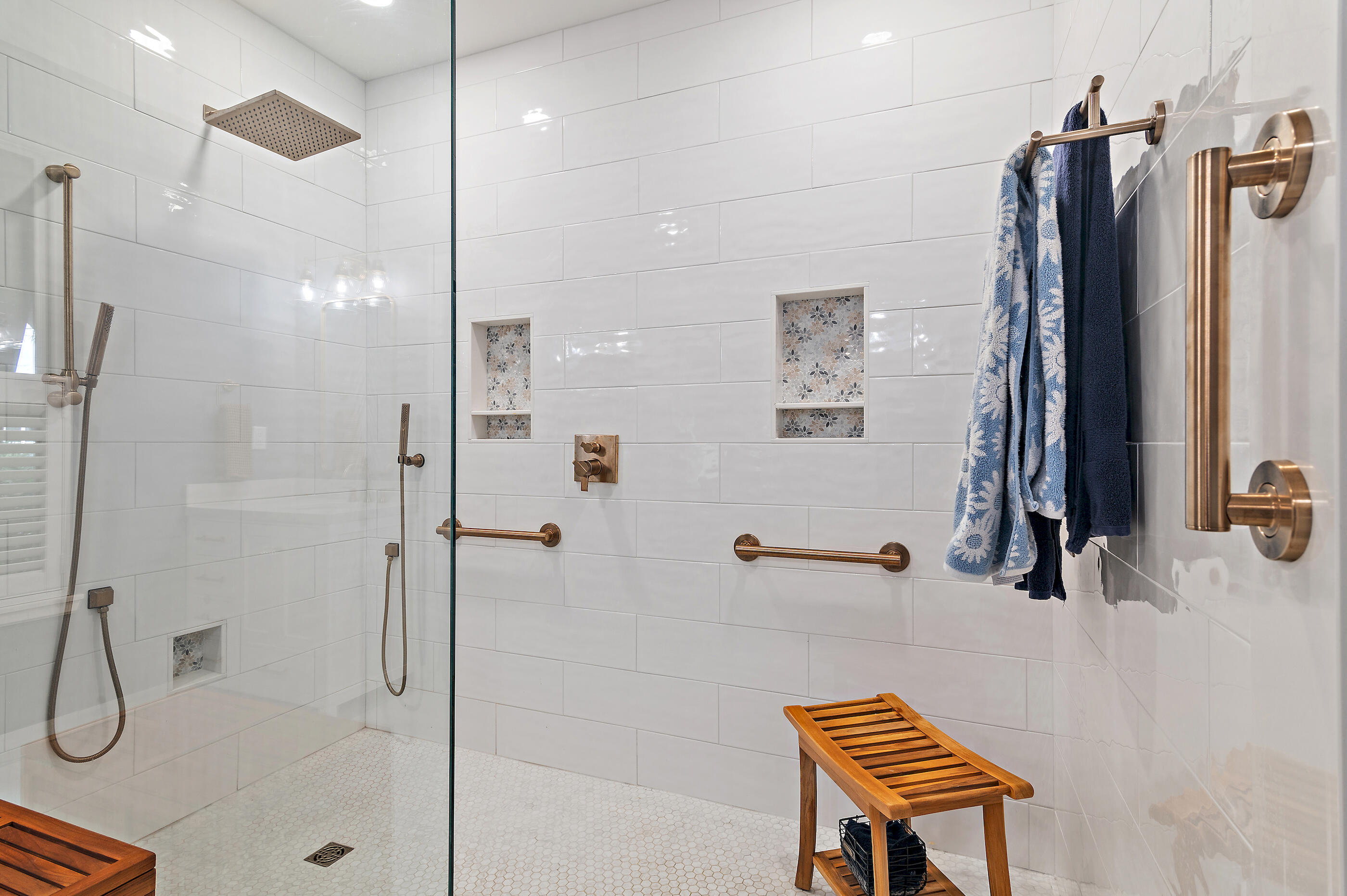 CRYSTAL LAKE - Residential