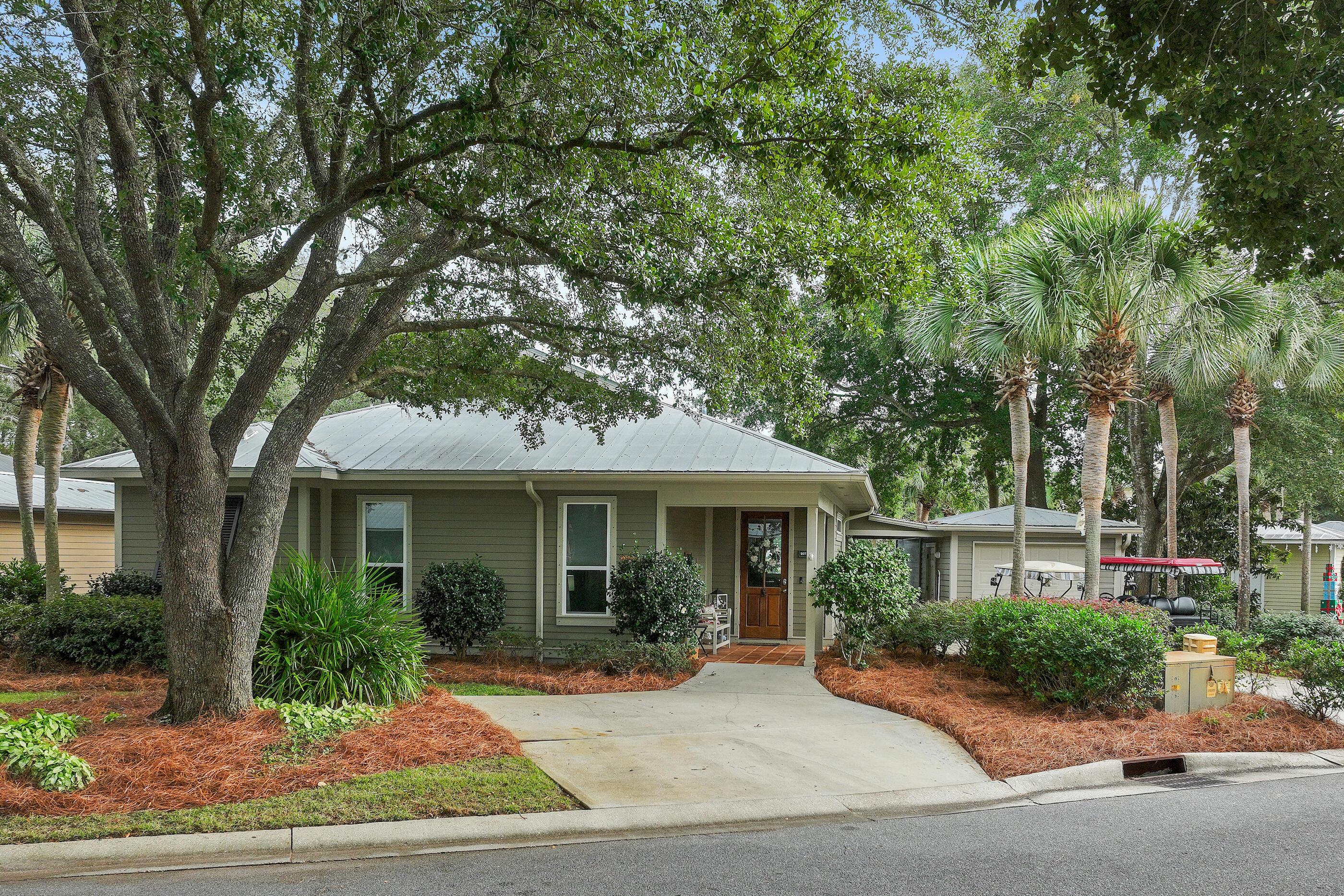 CRYSTAL LAKE - Residential