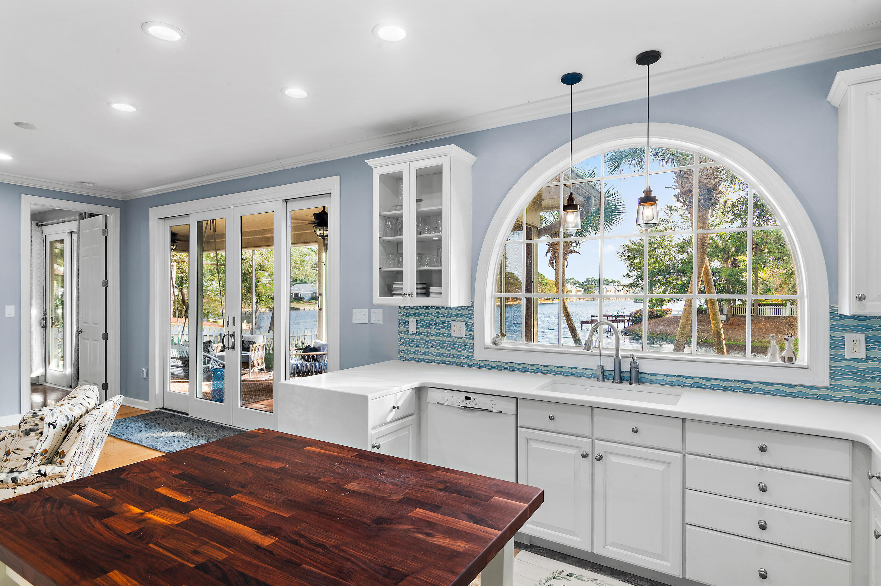 CRYSTAL LAKE - Residential