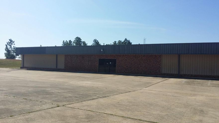 25000 SF Warehouse in the Crestview Technology Park, large parking area and also have an adjacent 25000 SF Flex Space available, property sits next to runway so many uses for this parcel from aviation, defense contractors, manufacturing, and many other uses