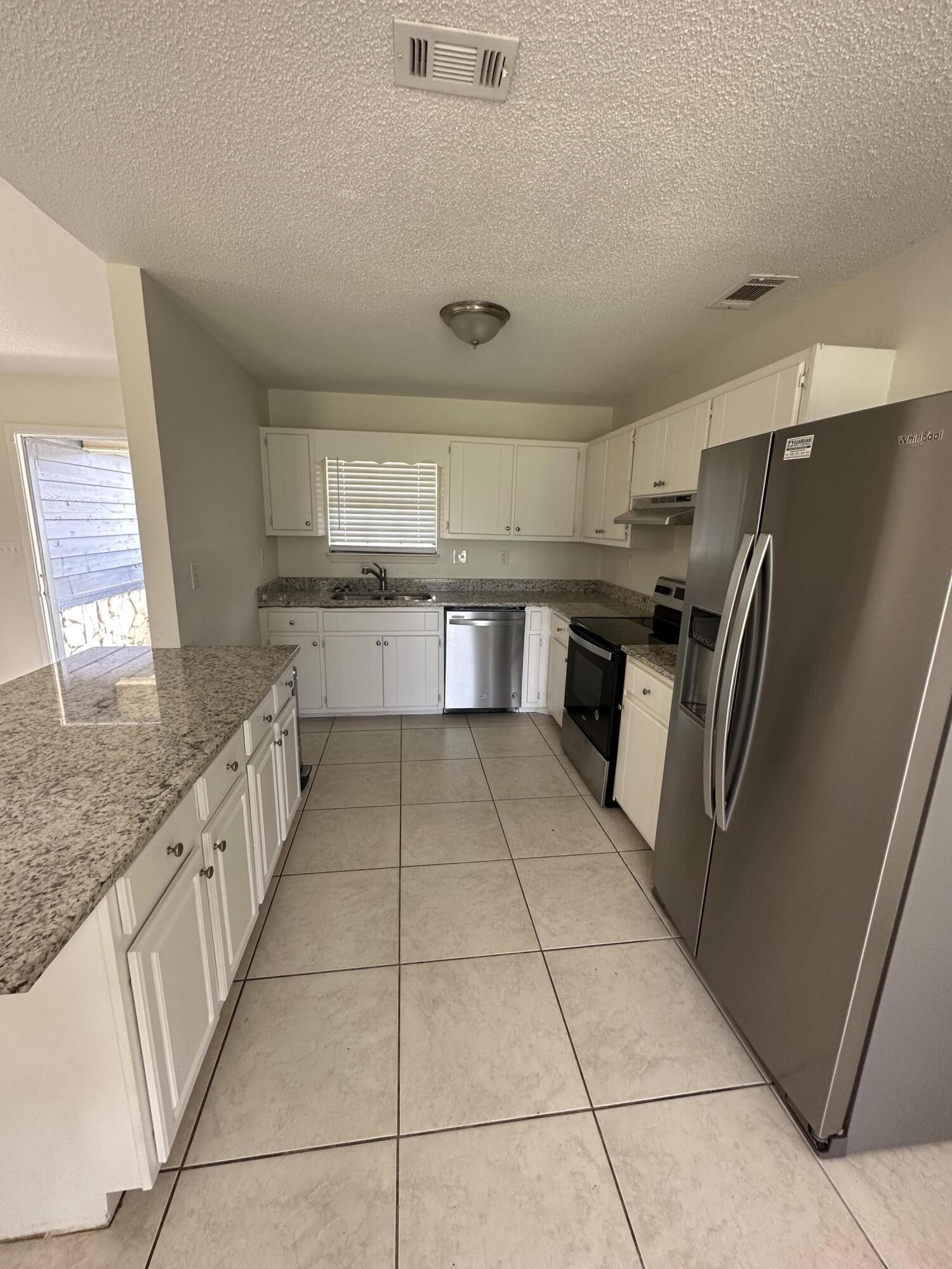 IMPERIAL LAKES - Residential