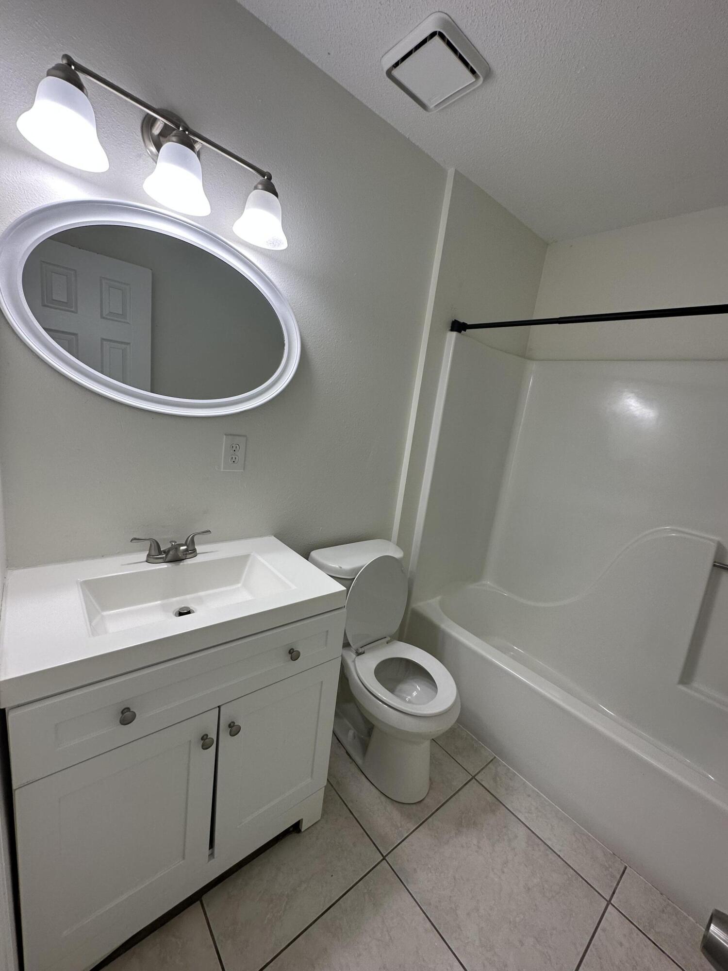 IMPERIAL LAKES - Residential