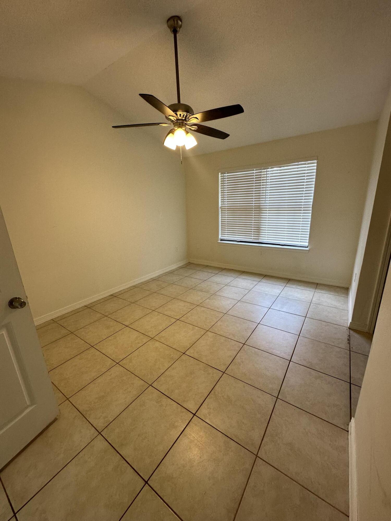 IMPERIAL LAKES - Residential