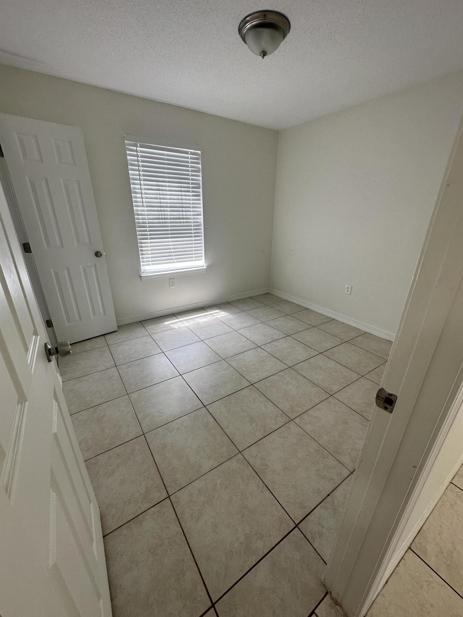 IMPERIAL LAKES - Residential