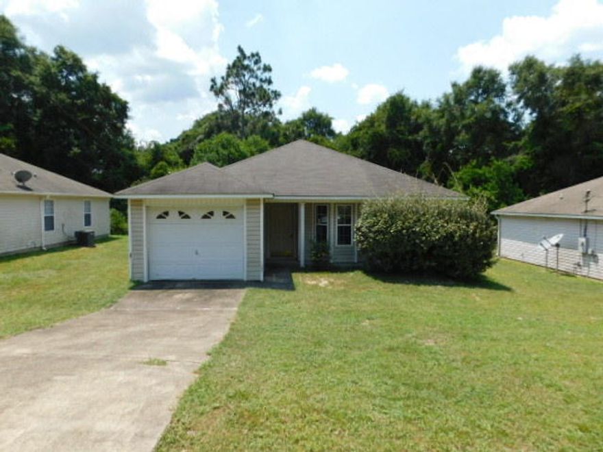 Cute 3 bedroom 2 bath patio home with front porch and low-maintenance vinyl siding. Large eat-in kitchen with bay window in dining area. Veryopen floor plan gives you the feel of lots of space and light! A little bit of cosmetic work will go a long way!!! This property may qualify for sellerfinancing (Vendee). Don't miss out on this wonderful opportunity!