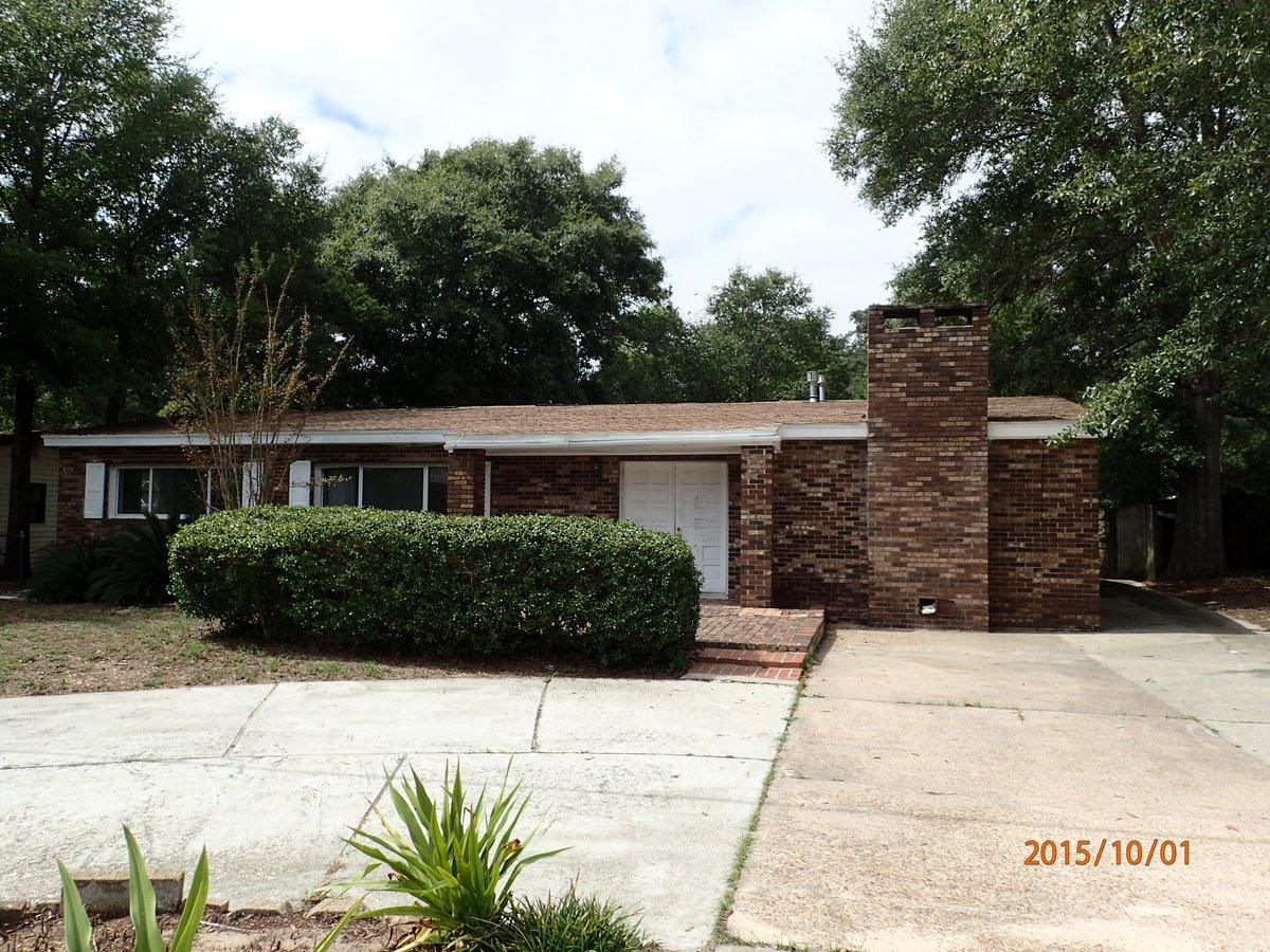 This REO property was built in 1961 and is a large home for this location! 4 bedrooms and 2 baths, this all brick home has fenced back yard and large brick fireplace. Home has seen several additions and there is a variety of different tiles inside. Home needs work and will not qualify for all financing. Call today! Bank of America, N.A. (the ''Bank'') associates and/or Bank associates, household members, HTS business partners of the Bank, are prohibited from purchasing REO properties, either owned or serviced by the Bank, whether directly or indirectly. Sellers asking price is $99,900.