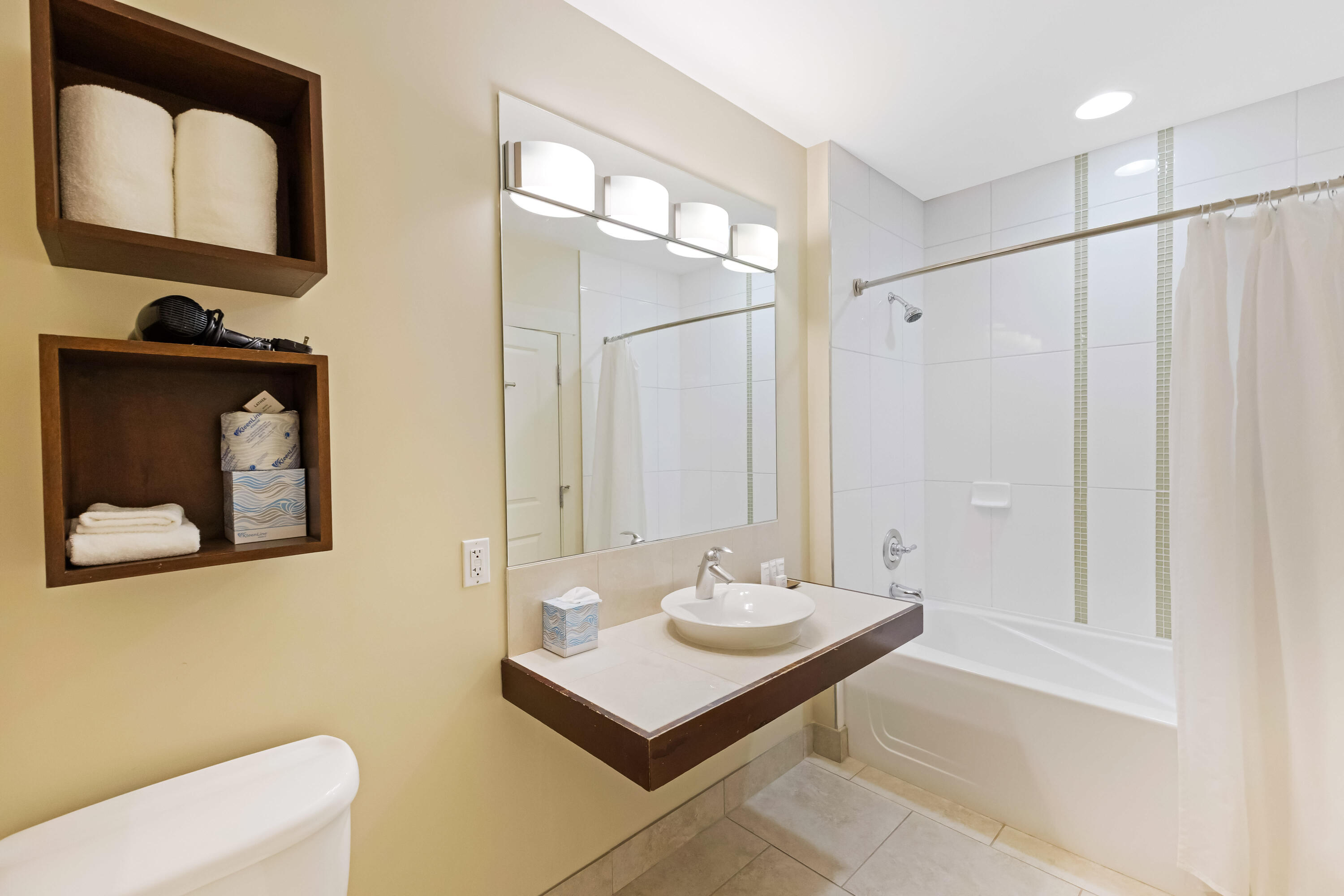 BAHIA CONDO - Residential