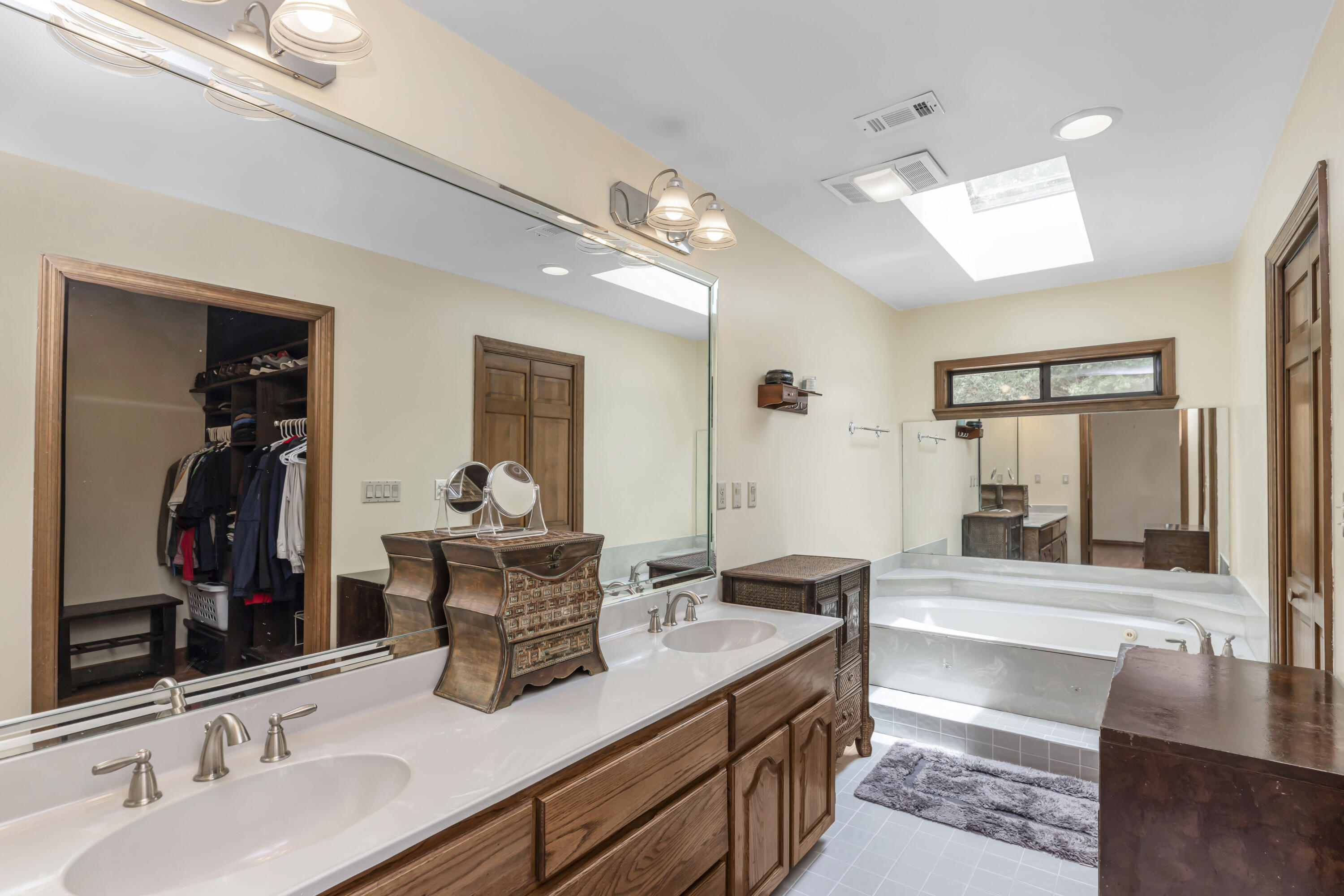 CRESTVIEW SUBURB - Residential