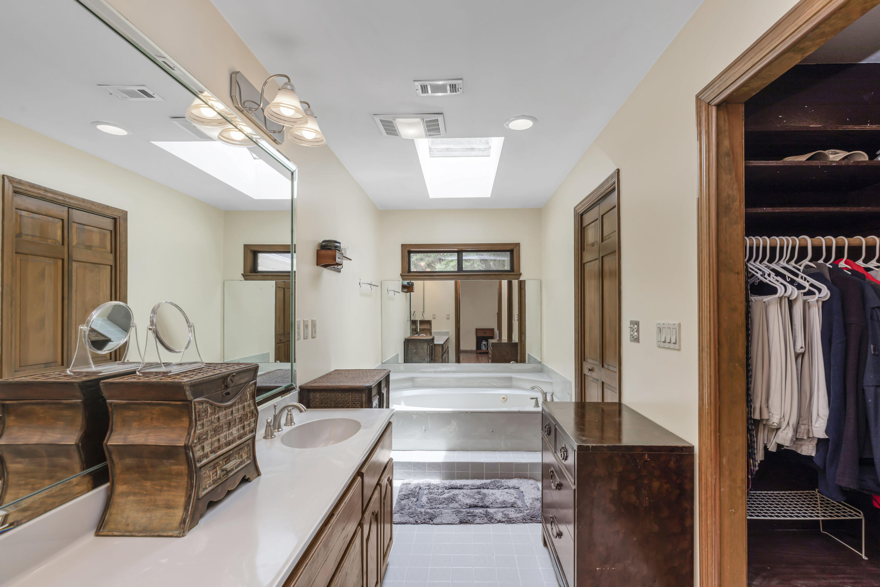 CRESTVIEW SUBURB - Residential