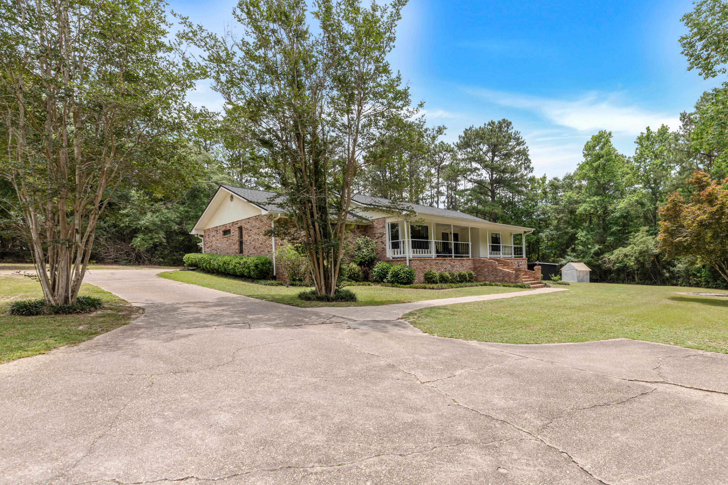 CRESTVIEW SUBURB - Residential