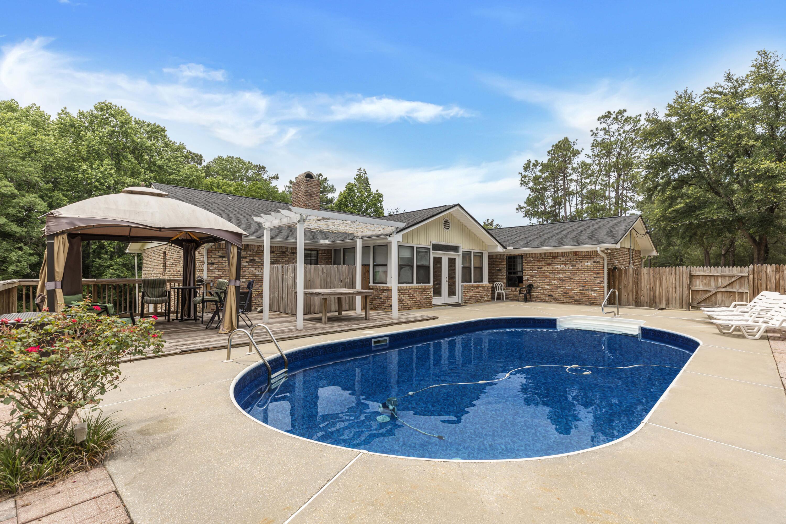 CRESTVIEW SUBURB - Residential