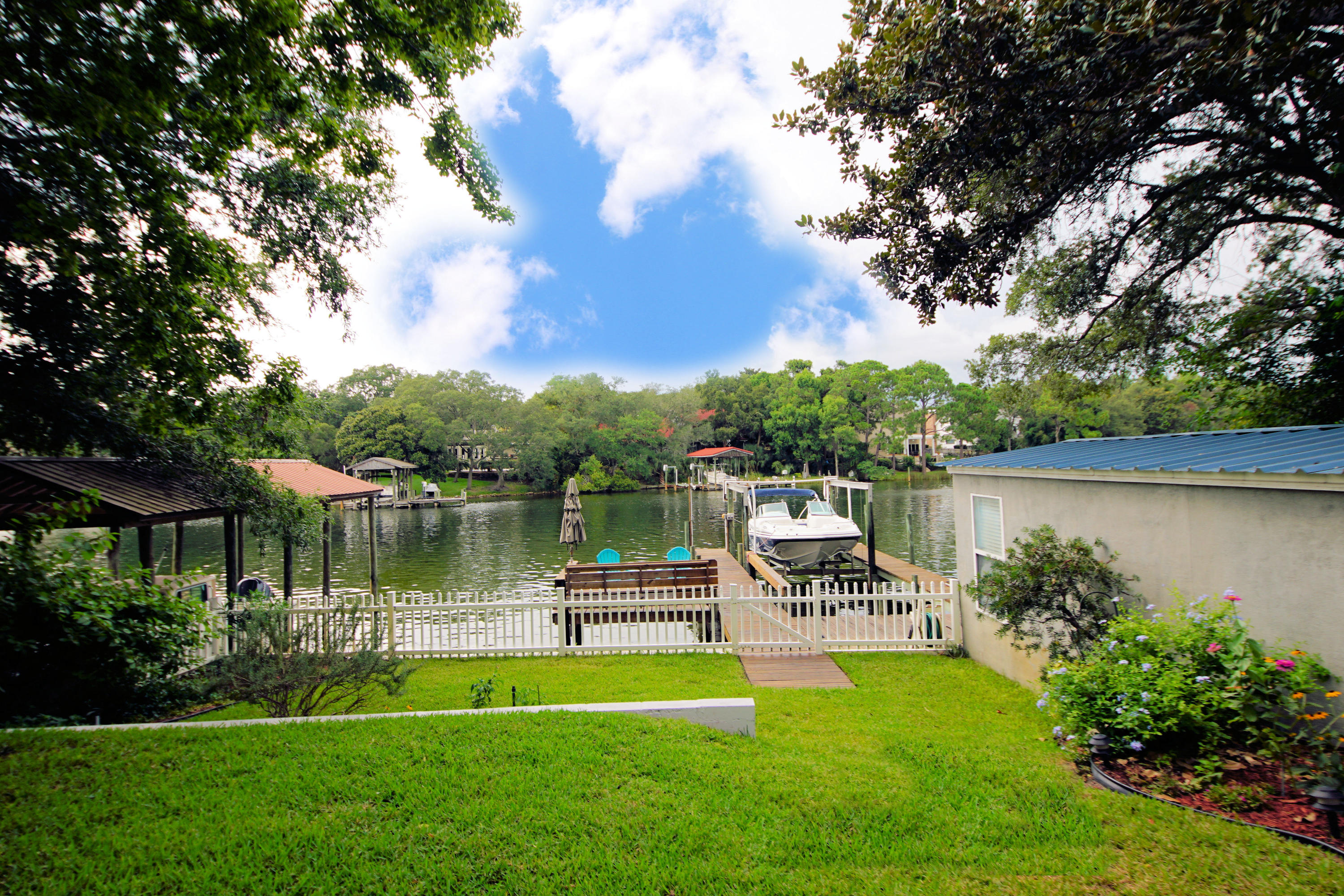 CINCO BAYOU - Residential