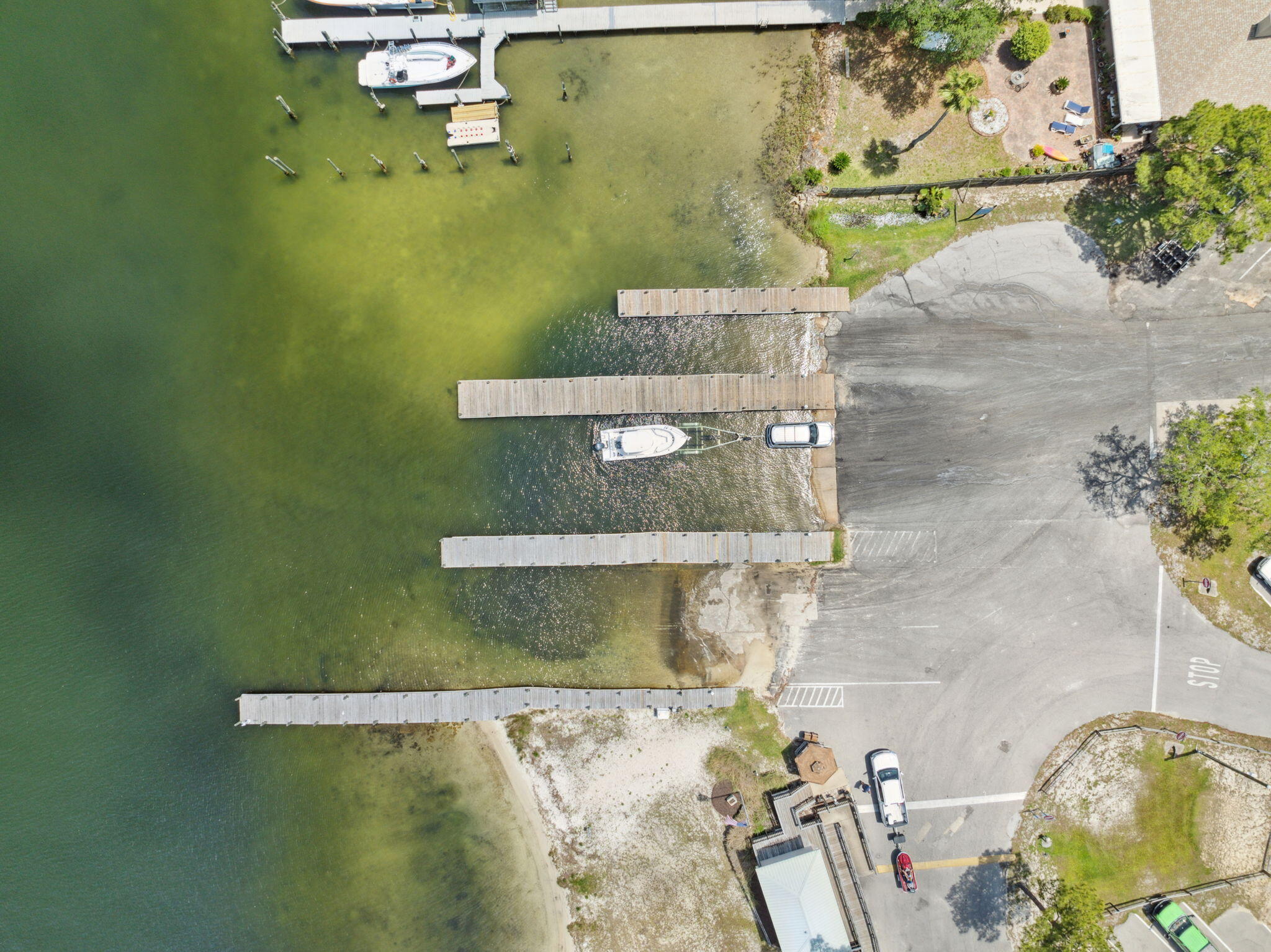 BAYVIEW MANOR 1ST ADDLOT 8 BLK A - Residential