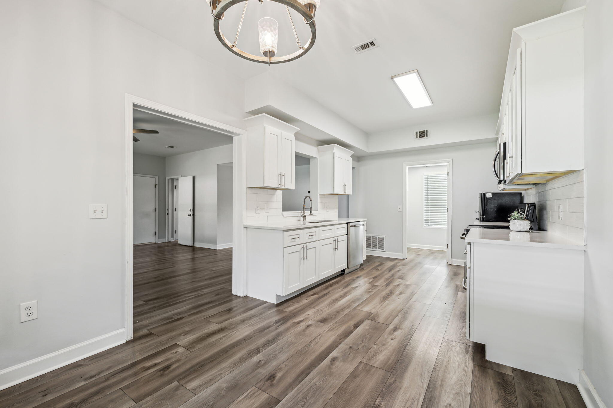 BAYVIEW MANOR 1ST ADDLOT 8 BLK A - Residential