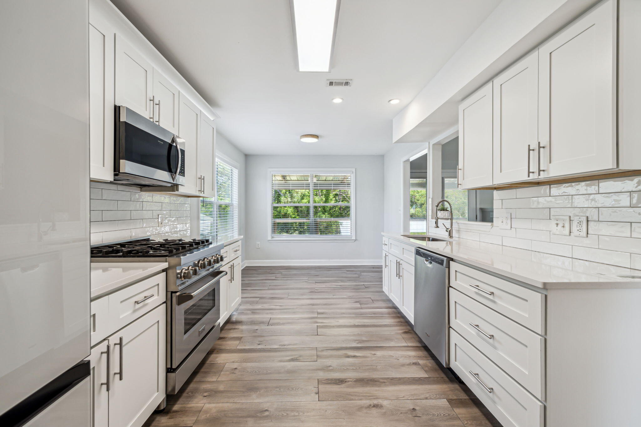 BAYVIEW MANOR 1ST ADDLOT 8 BLK A - Residential
