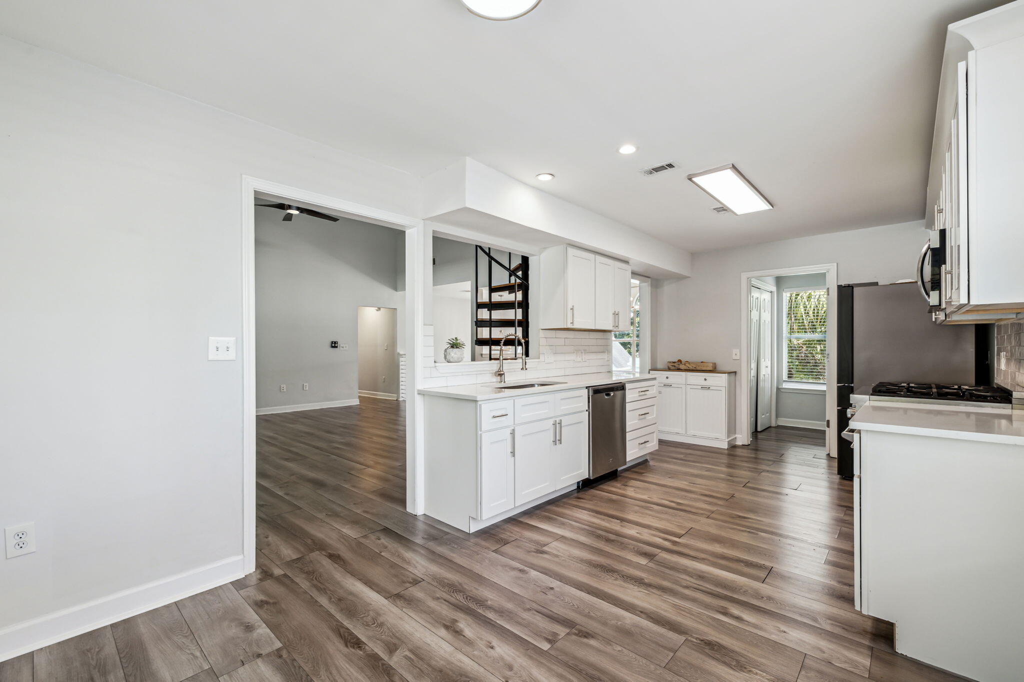 BAYVIEW MANOR 1ST ADDLOT 8 BLK A - Residential