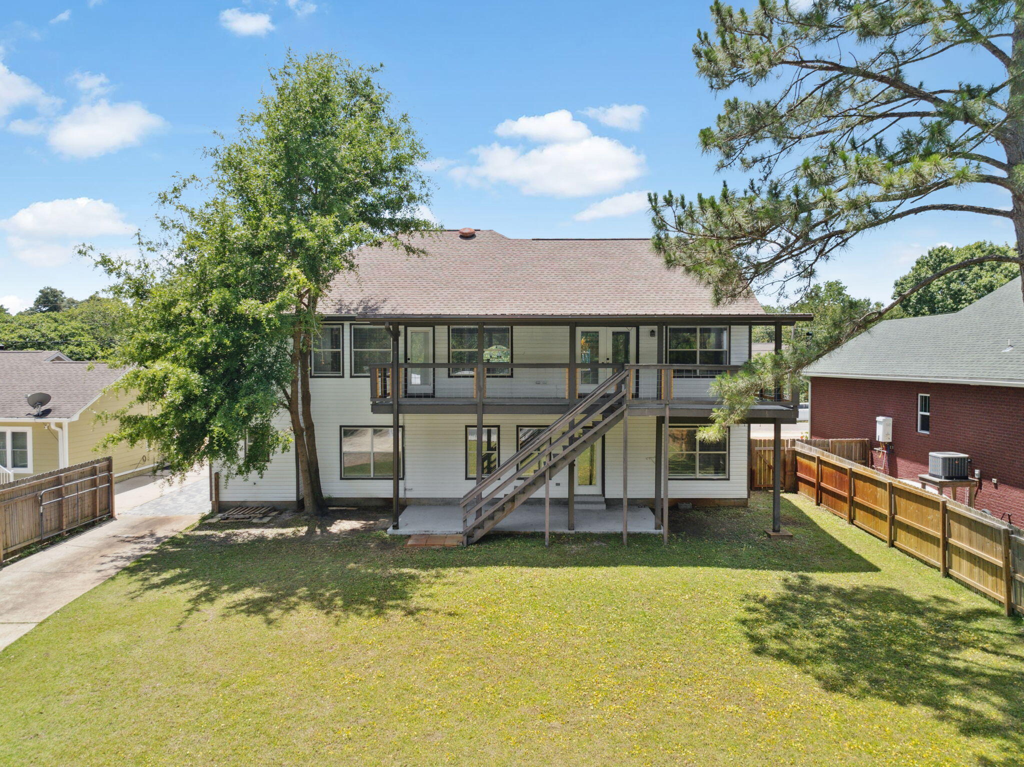 BAYVIEW MANOR 1ST ADDLOT 8 BLK A - Residential