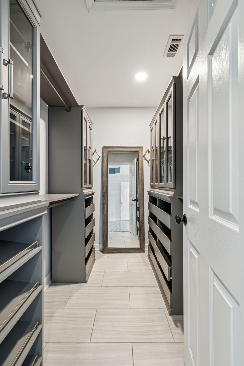 BAYVIEW MANOR 1ST ADDLOT 8 BLK A - Residential