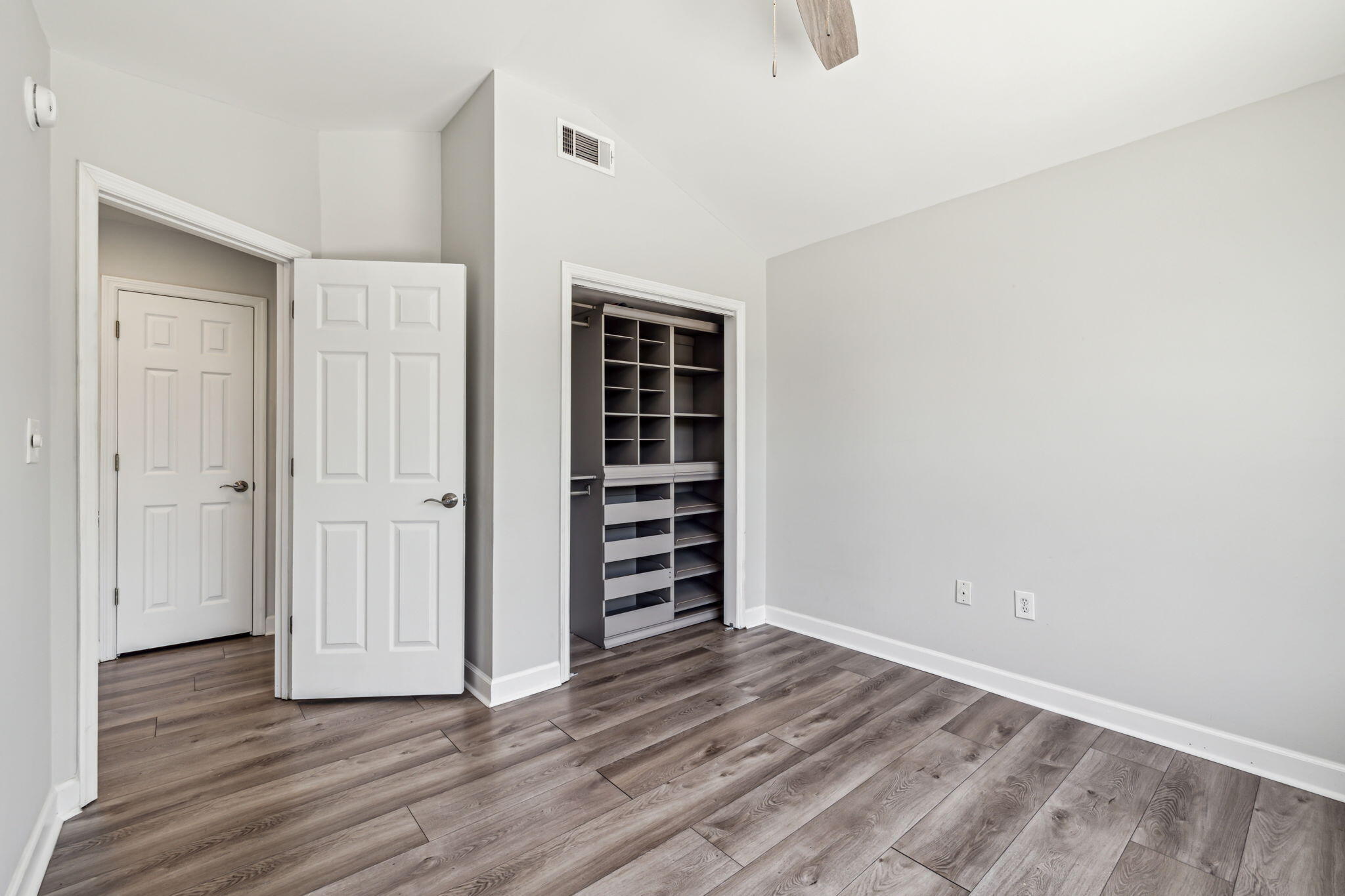 BAYVIEW MANOR 1ST ADDLOT 8 BLK A - Residential